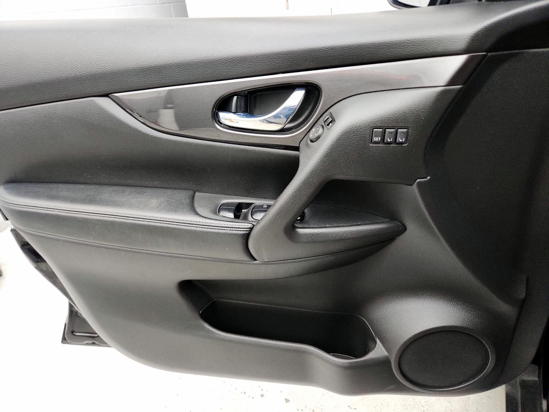 Thumbnail: 2019 Nissan Rogue - 12