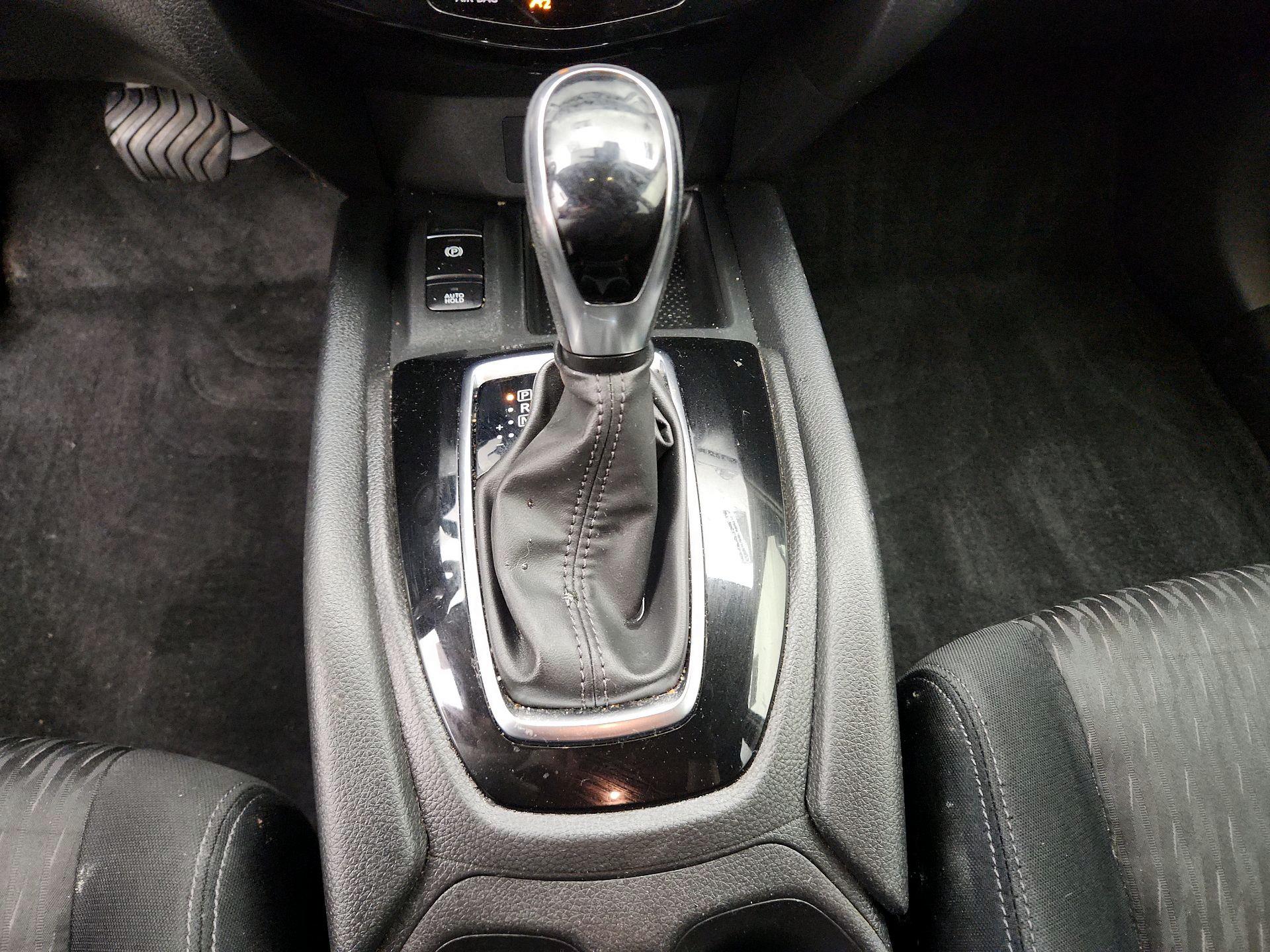 Thumbnail: 2019 Nissan Rogue - 18