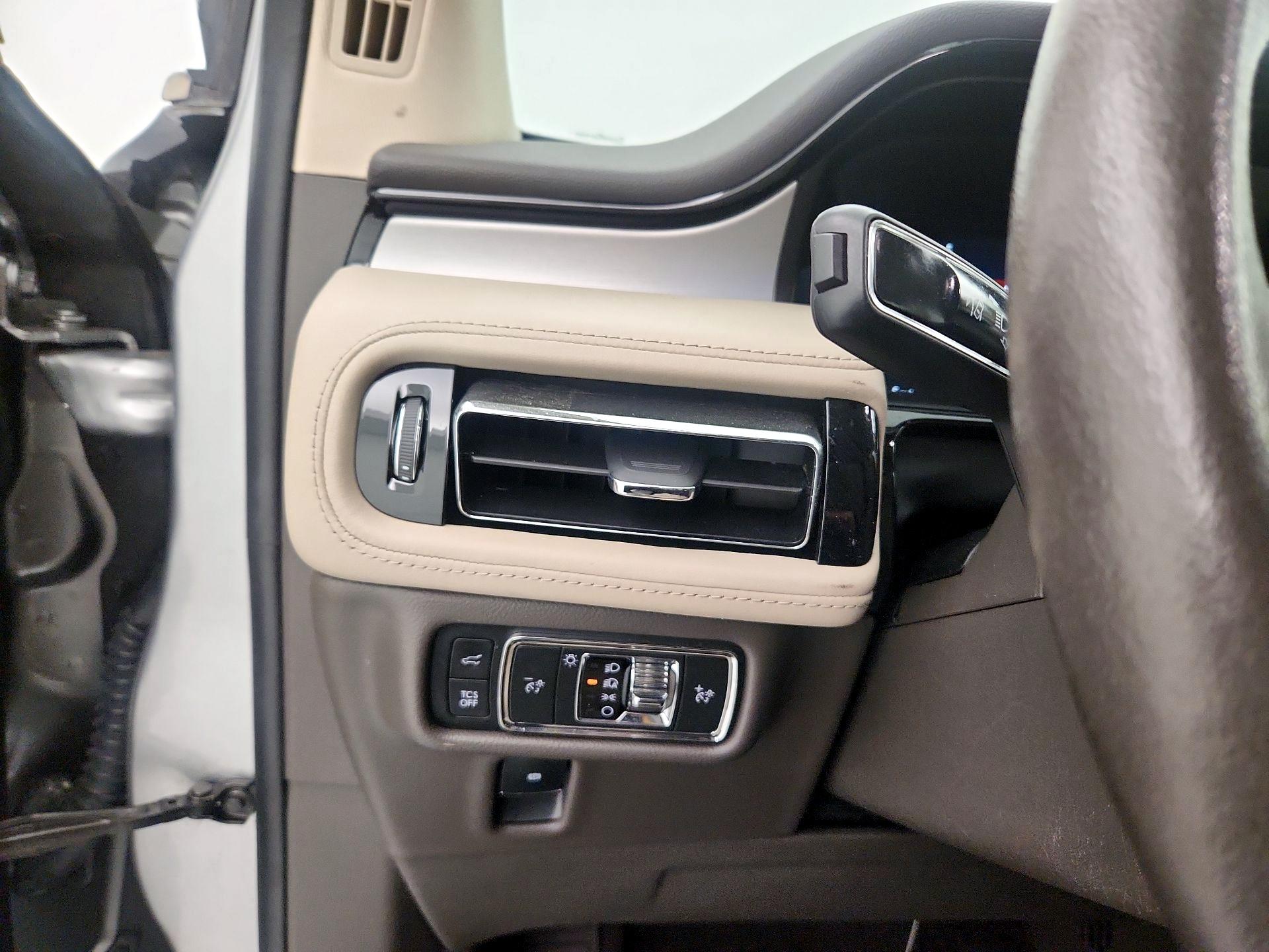 Thumbnail: 2021 Lincoln Nautilus - 13