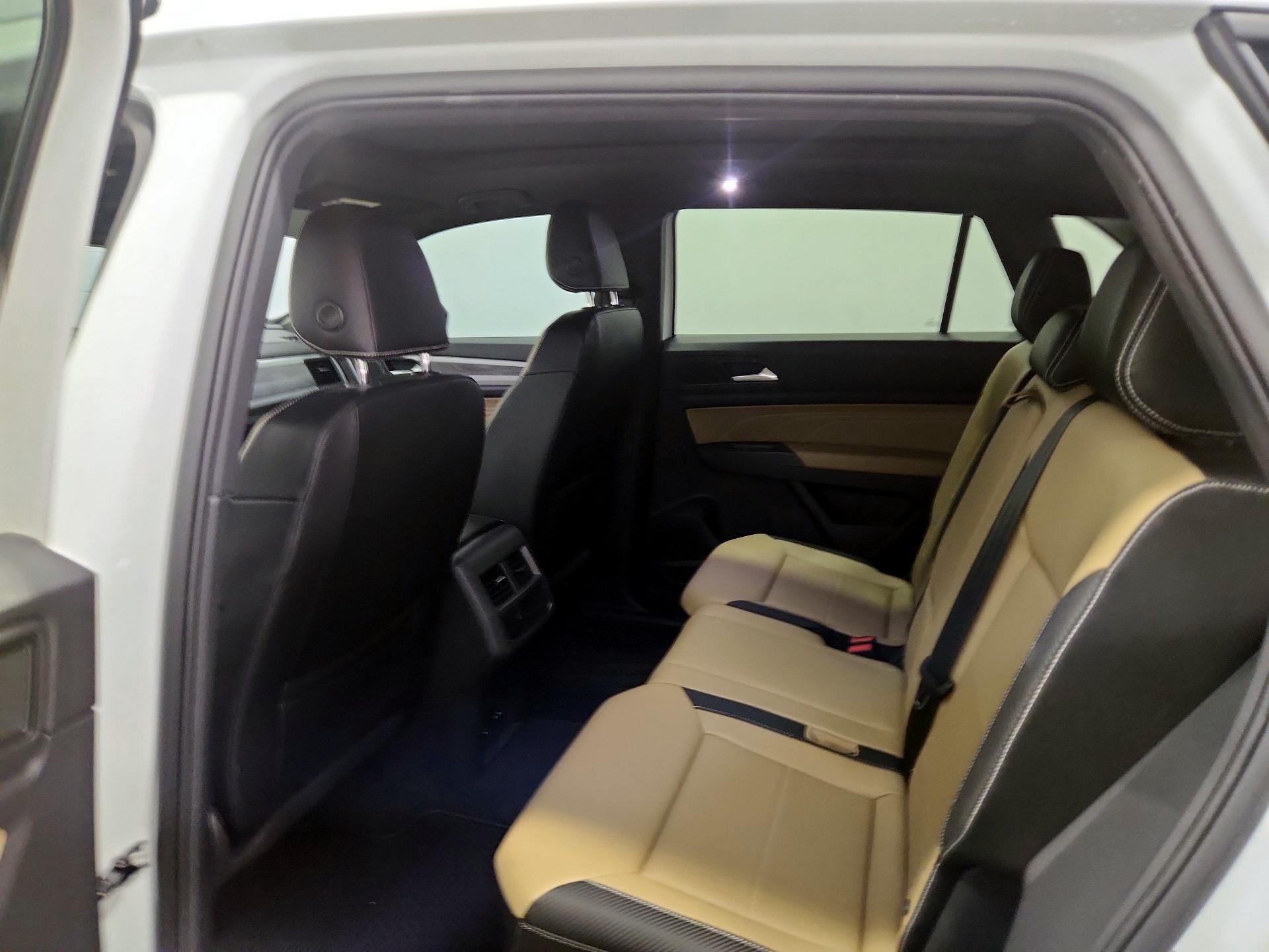 Thumbnail: 2021 Volkswagen Atlas - 20