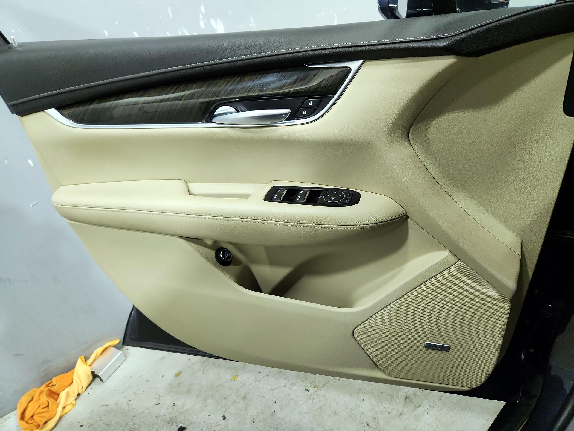 Thumbnail: 2018 Cadillac XT5 - 12