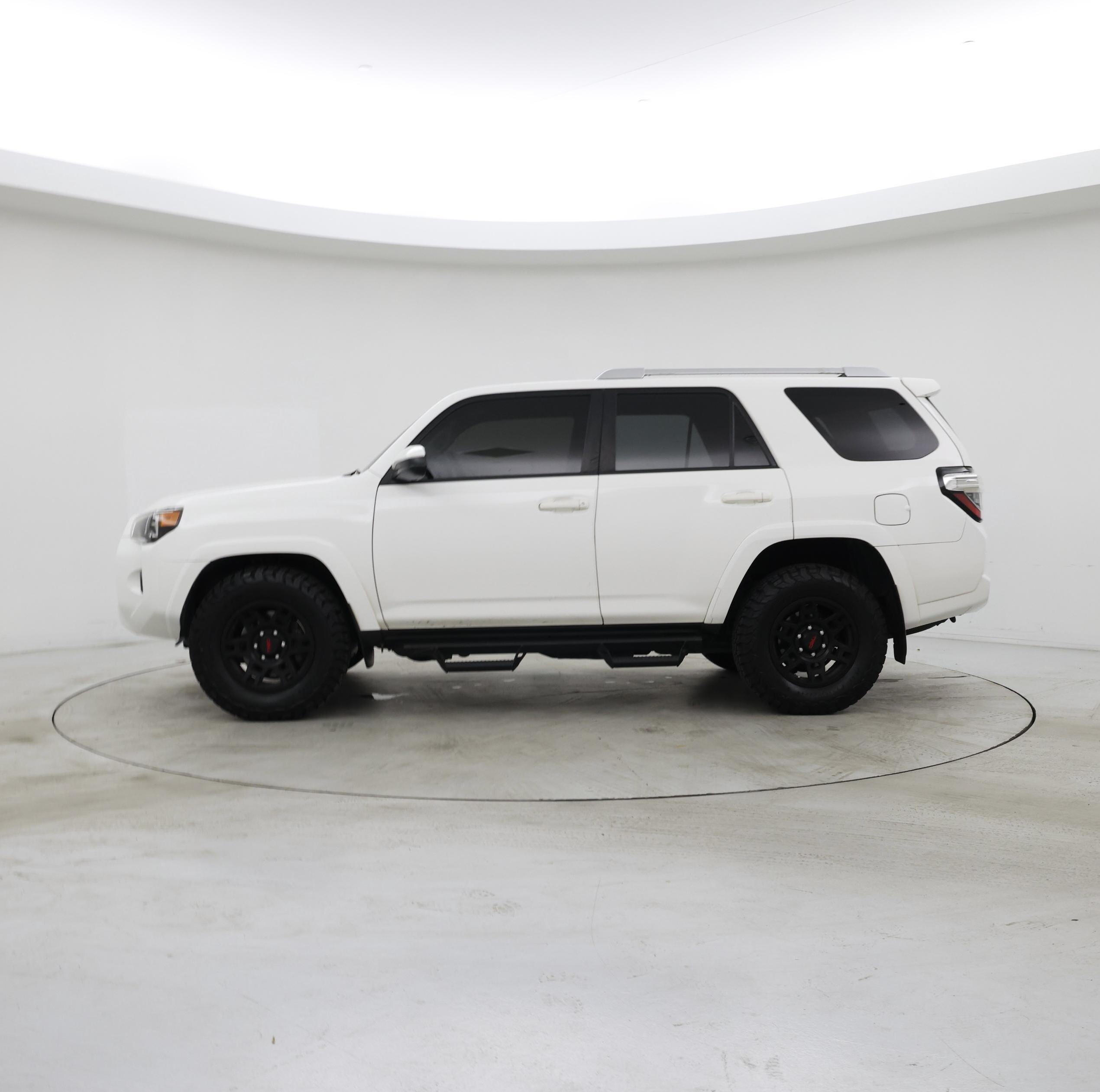 Thumbnail: 2018 Toyota 4Runner - 3