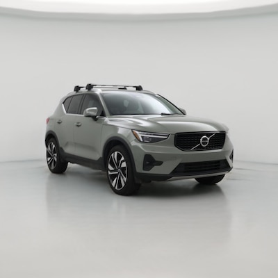 2025 Volvo XC40 B5 Ultra Bright Theme