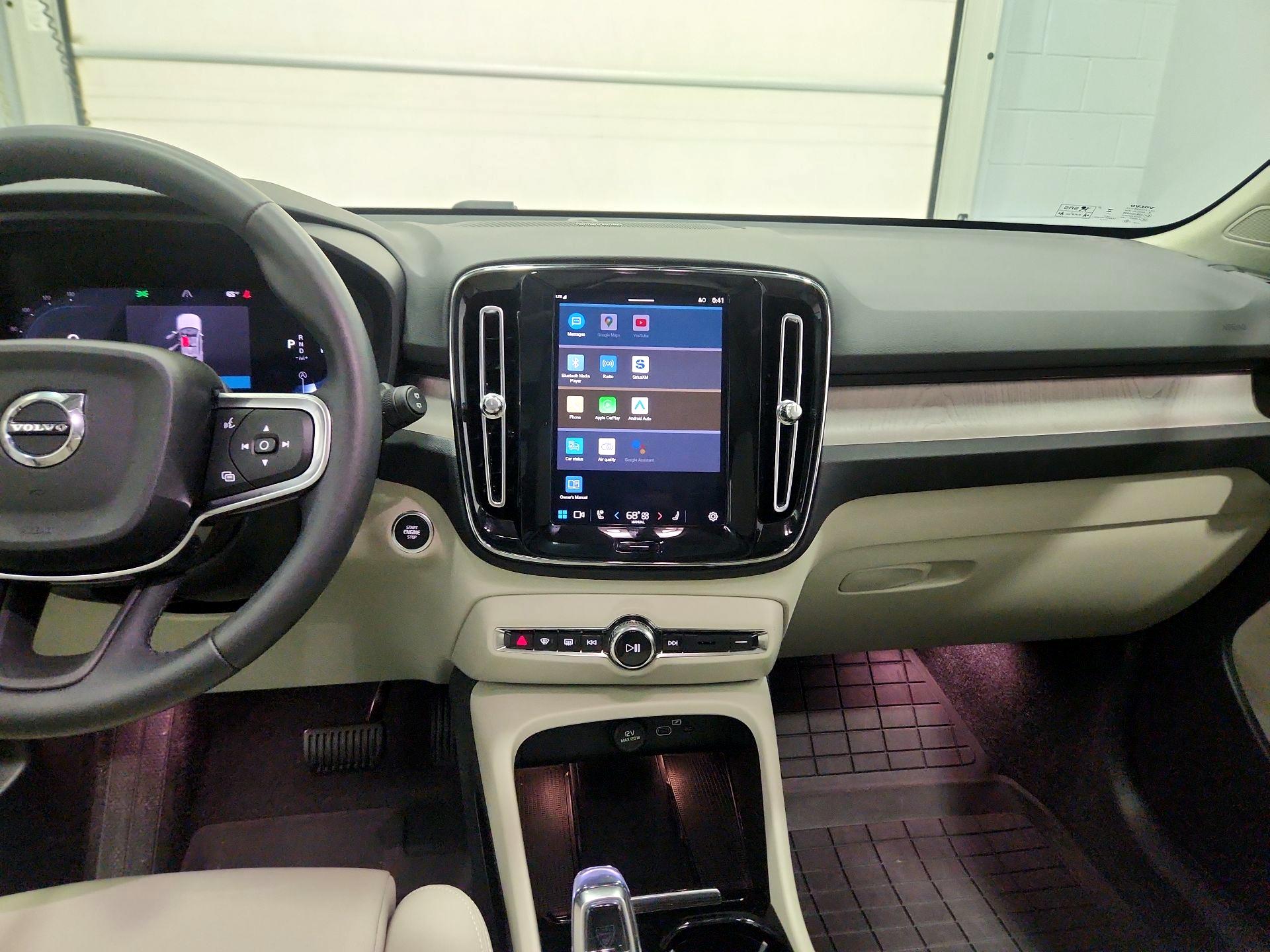 Thumbnail: 2025 Volvo XC40 - 9