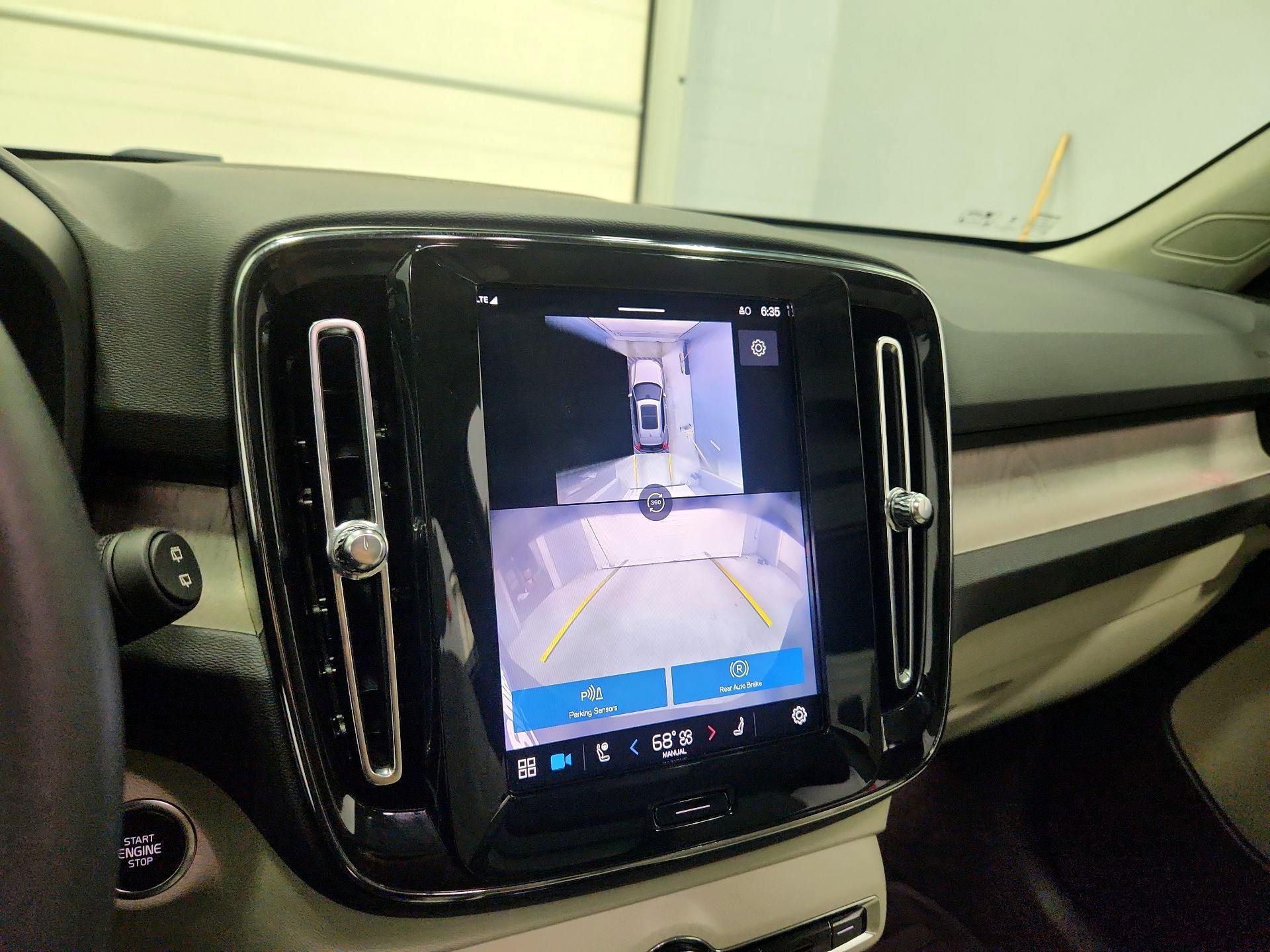 Thumbnail: 2025 Volvo XC40 - 14