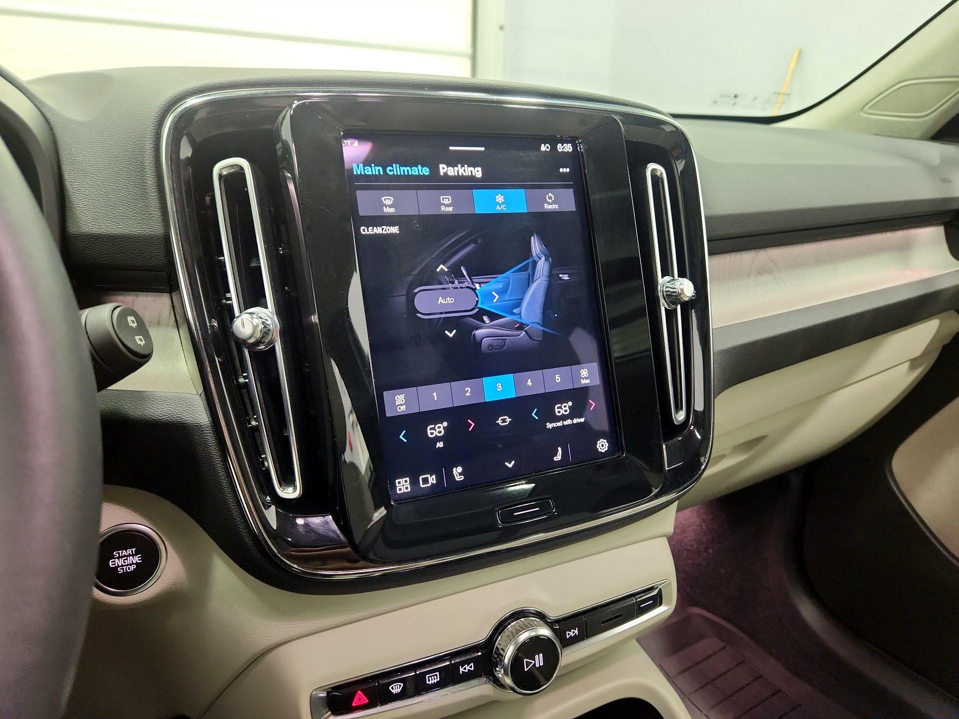 Thumbnail: 2025 Volvo XC40 - 16