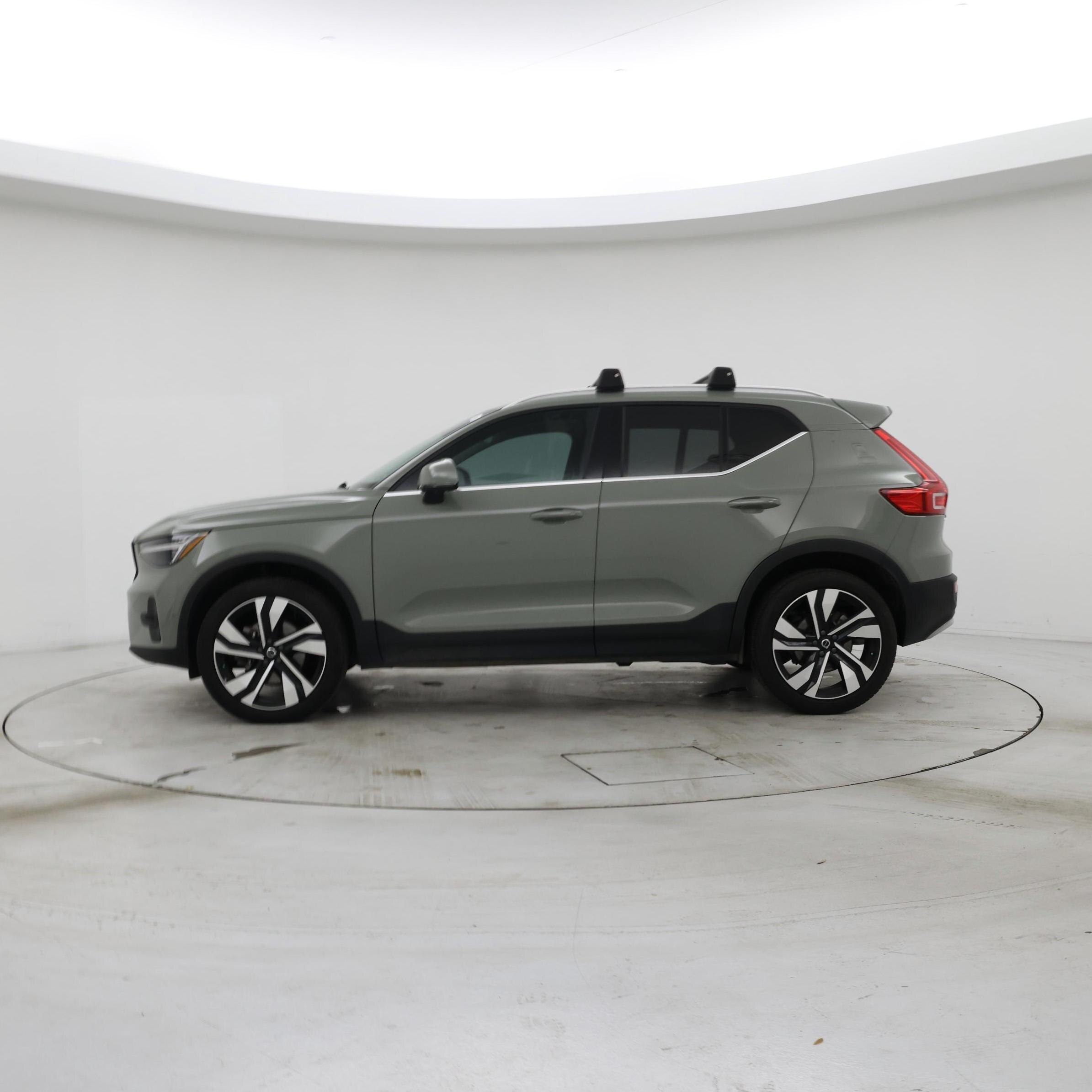 Thumbnail: 2025 Volvo XC40 - 3