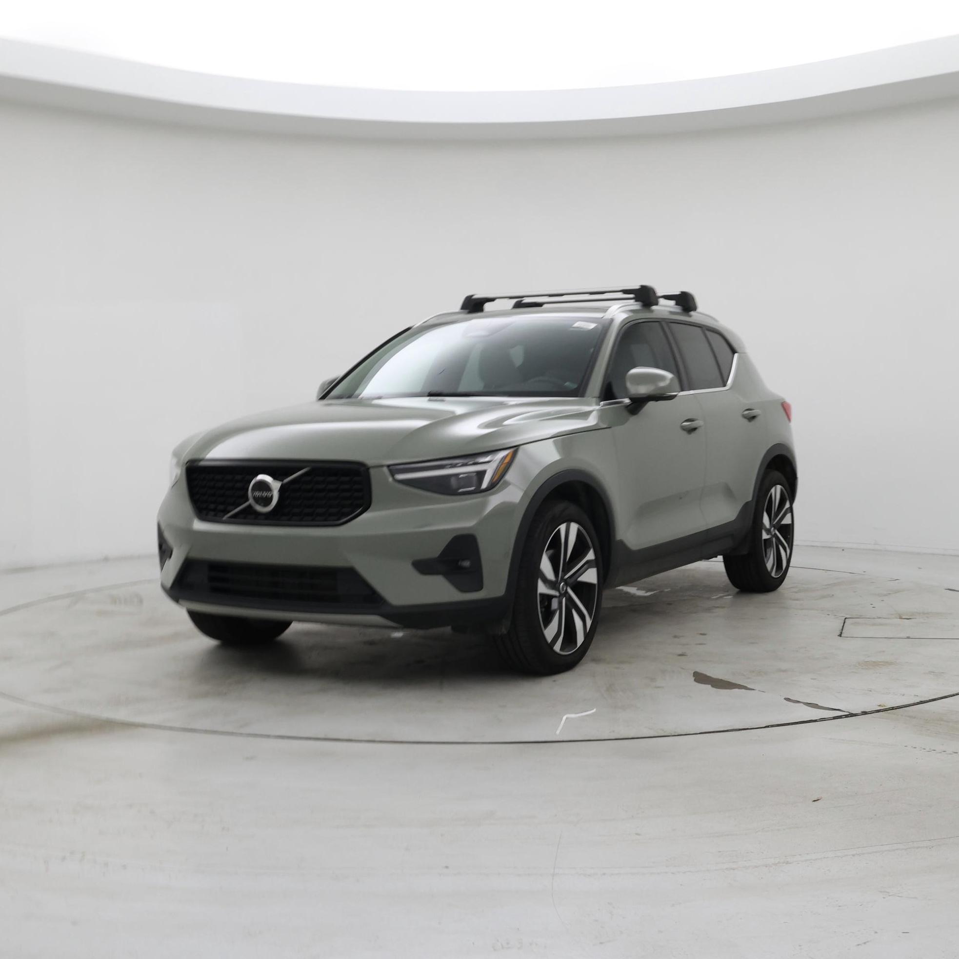 Thumbnail: 2025 Volvo XC40 - 4