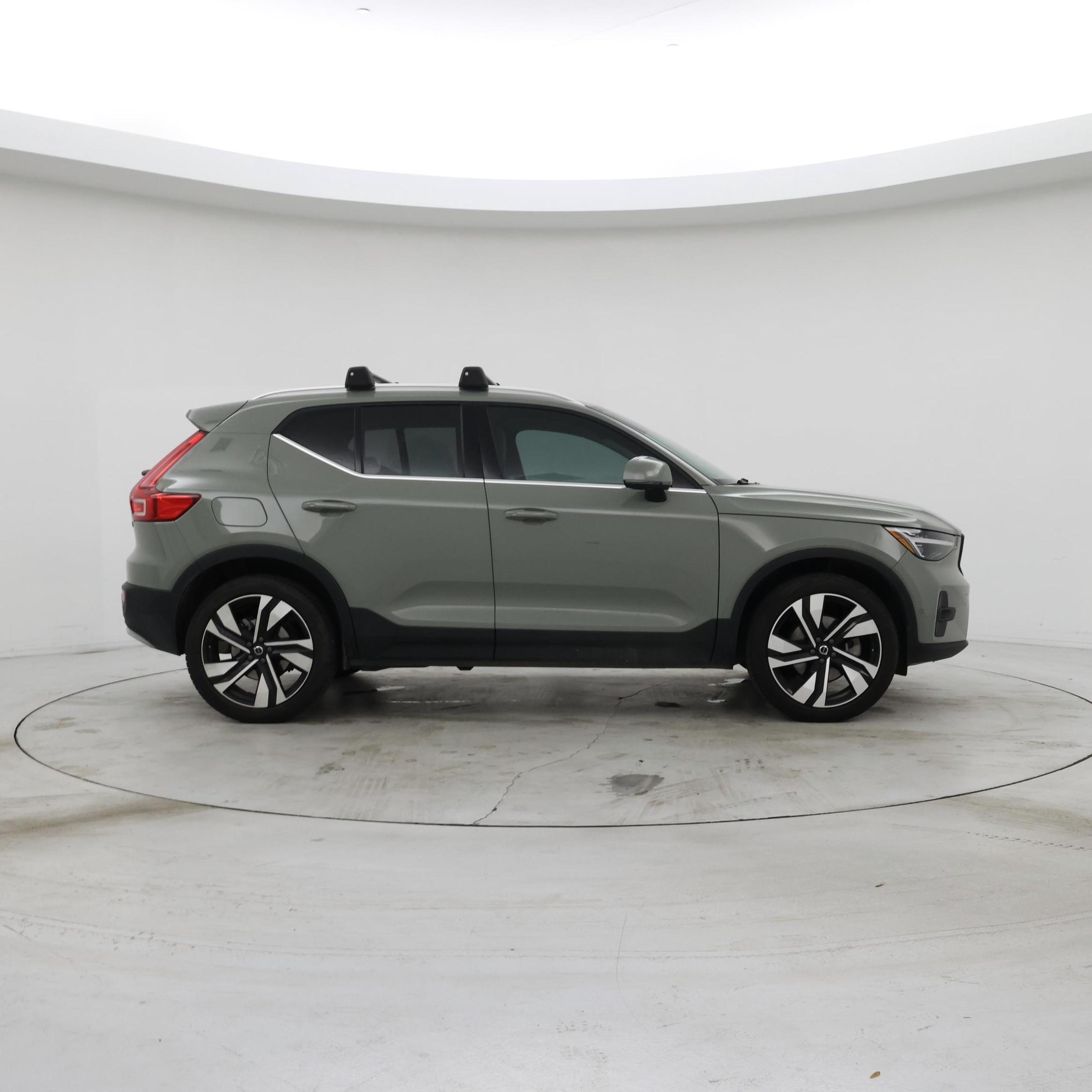 Thumbnail: 2025 Volvo XC40 - 7