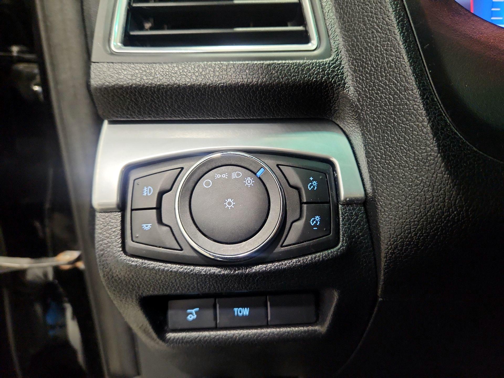 Thumbnail: 2016 Ford Explorer - 13