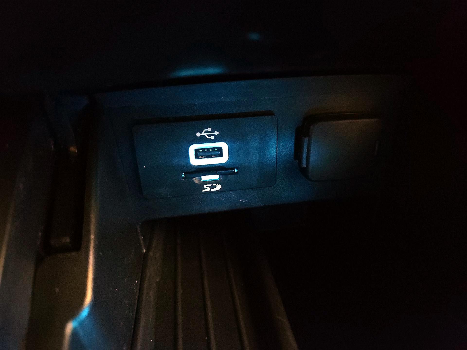 Thumbnail: 2016 Ford Explorer - 19