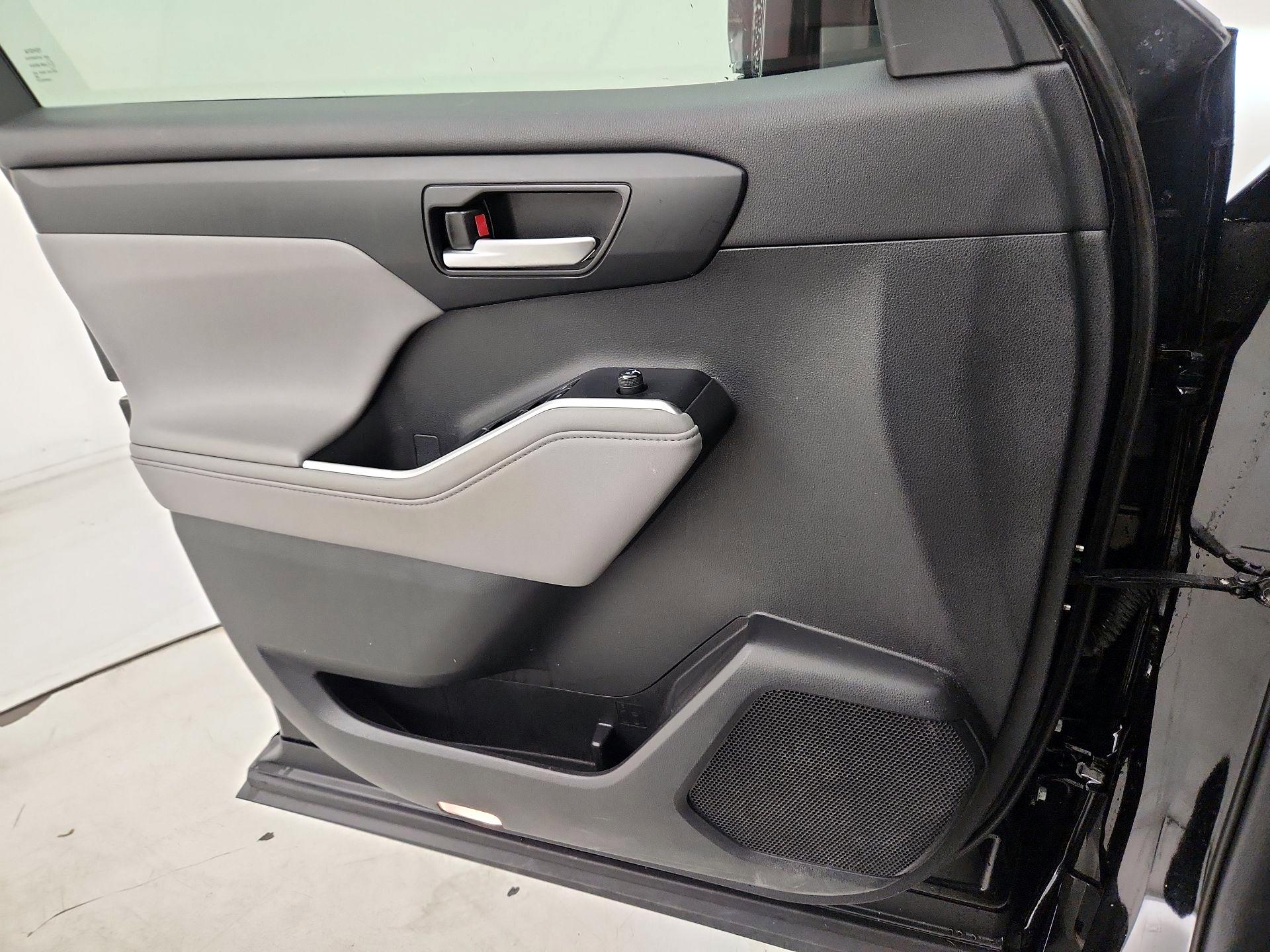 Thumbnail: 2020 Toyota Highlander - 12