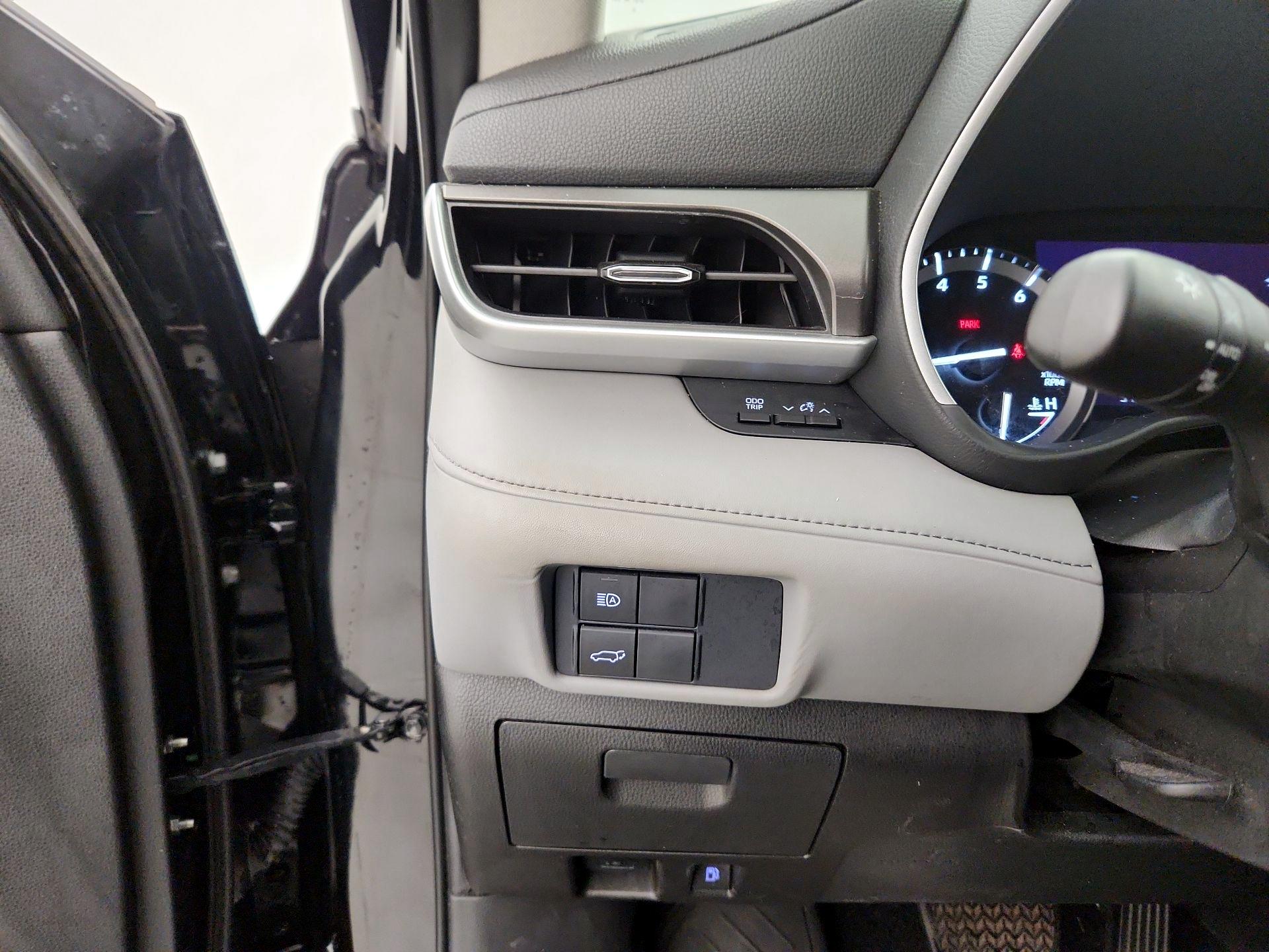 Thumbnail: 2020 Toyota Highlander - 13