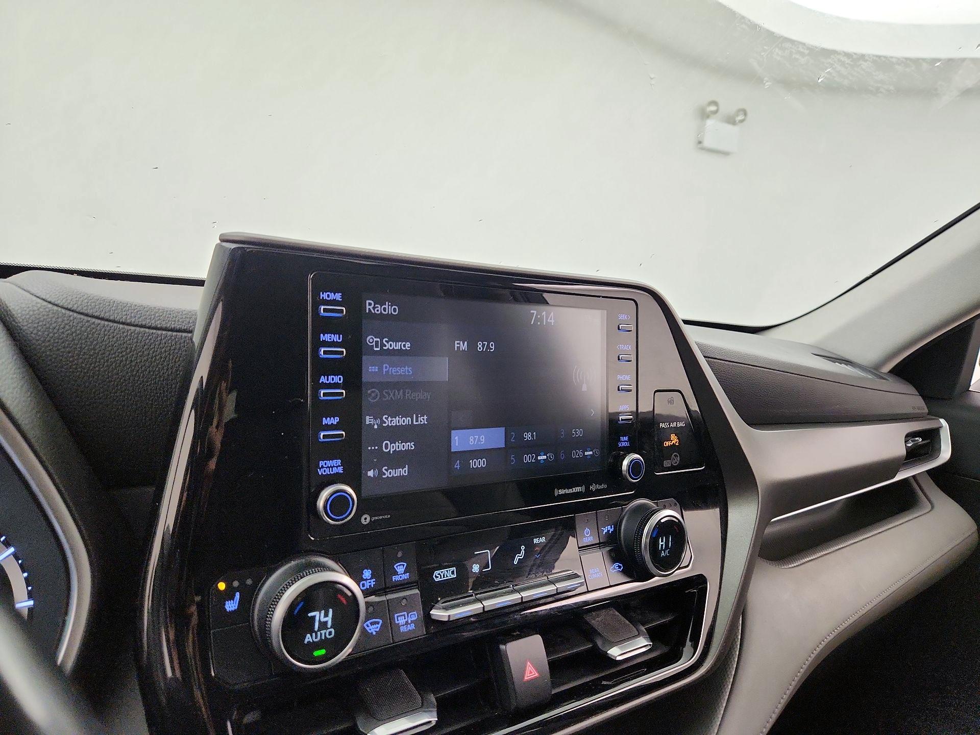 Thumbnail: 2020 Toyota Highlander - 15