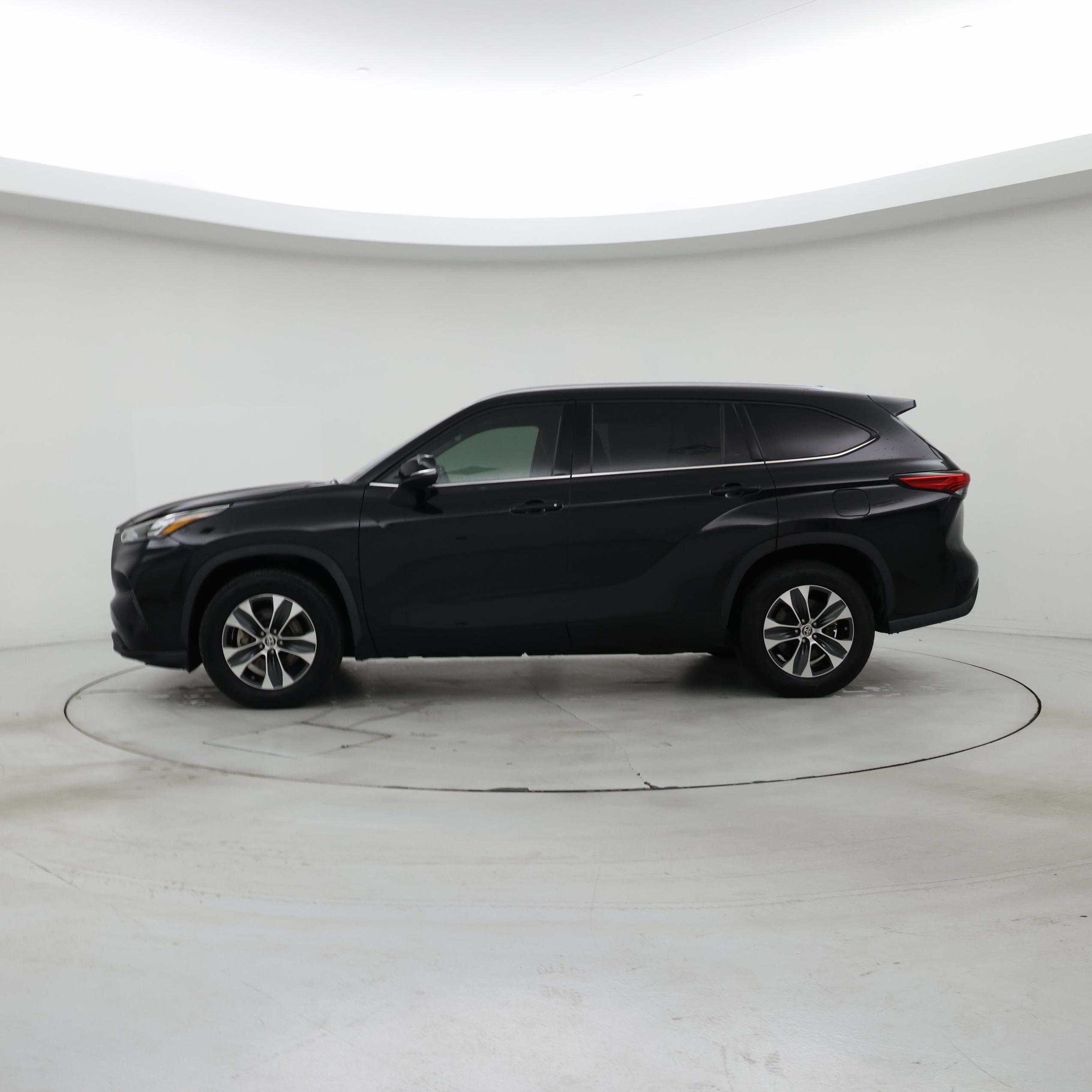 Thumbnail: 2020 Toyota Highlander - 3