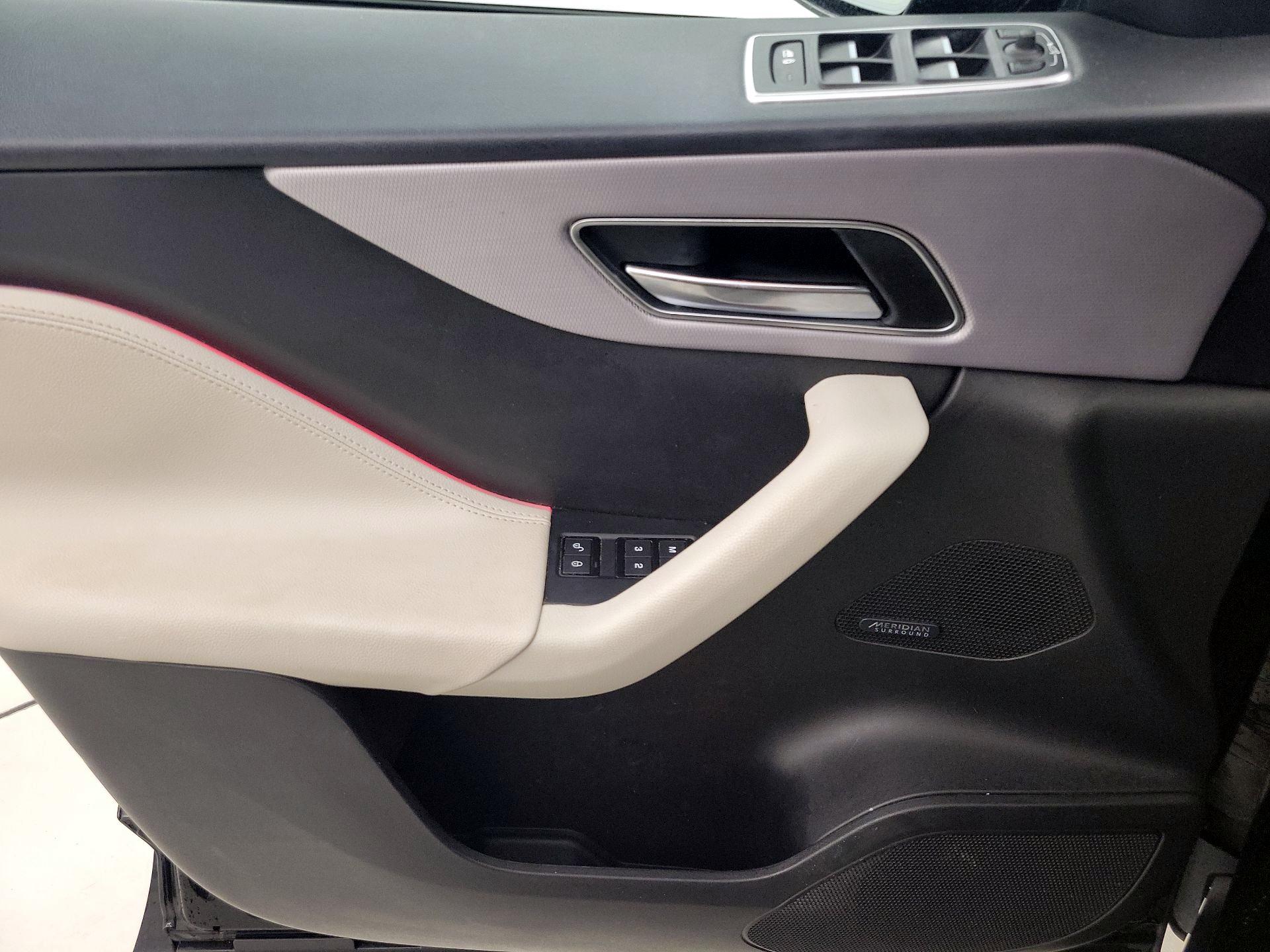 Thumbnail: 2019 Jaguar F-Pace - 12