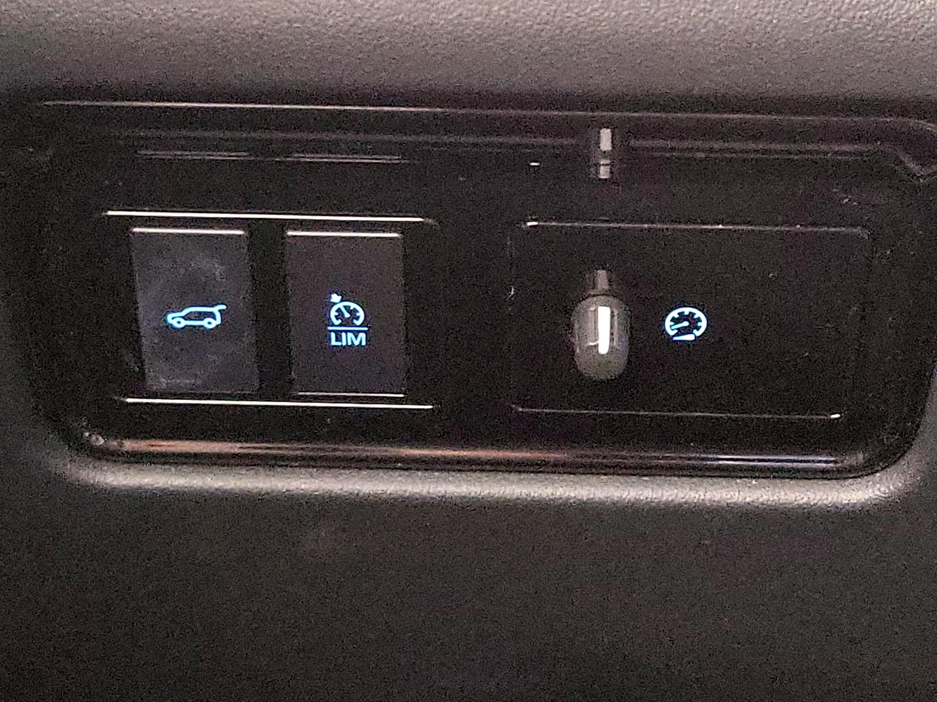 Thumbnail: 2019 Jaguar F-Pace - 13