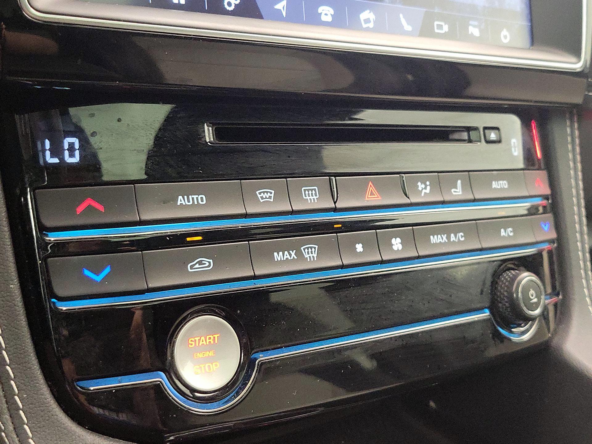 Thumbnail: 2019 Jaguar F-Pace - 16