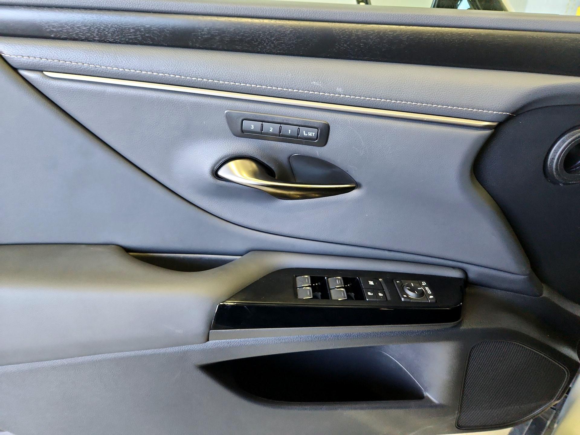 Thumbnail: 2025 Lexus ES - 12