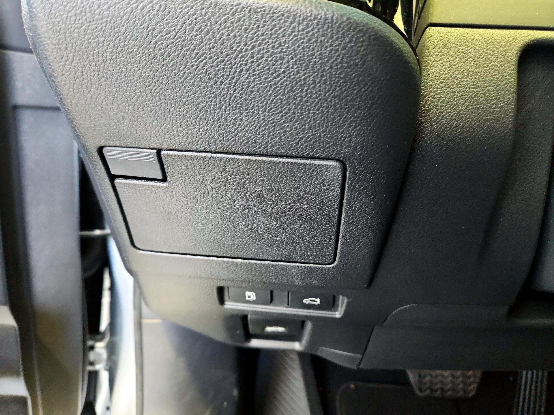 Thumbnail: 2025 Lexus ES - 13