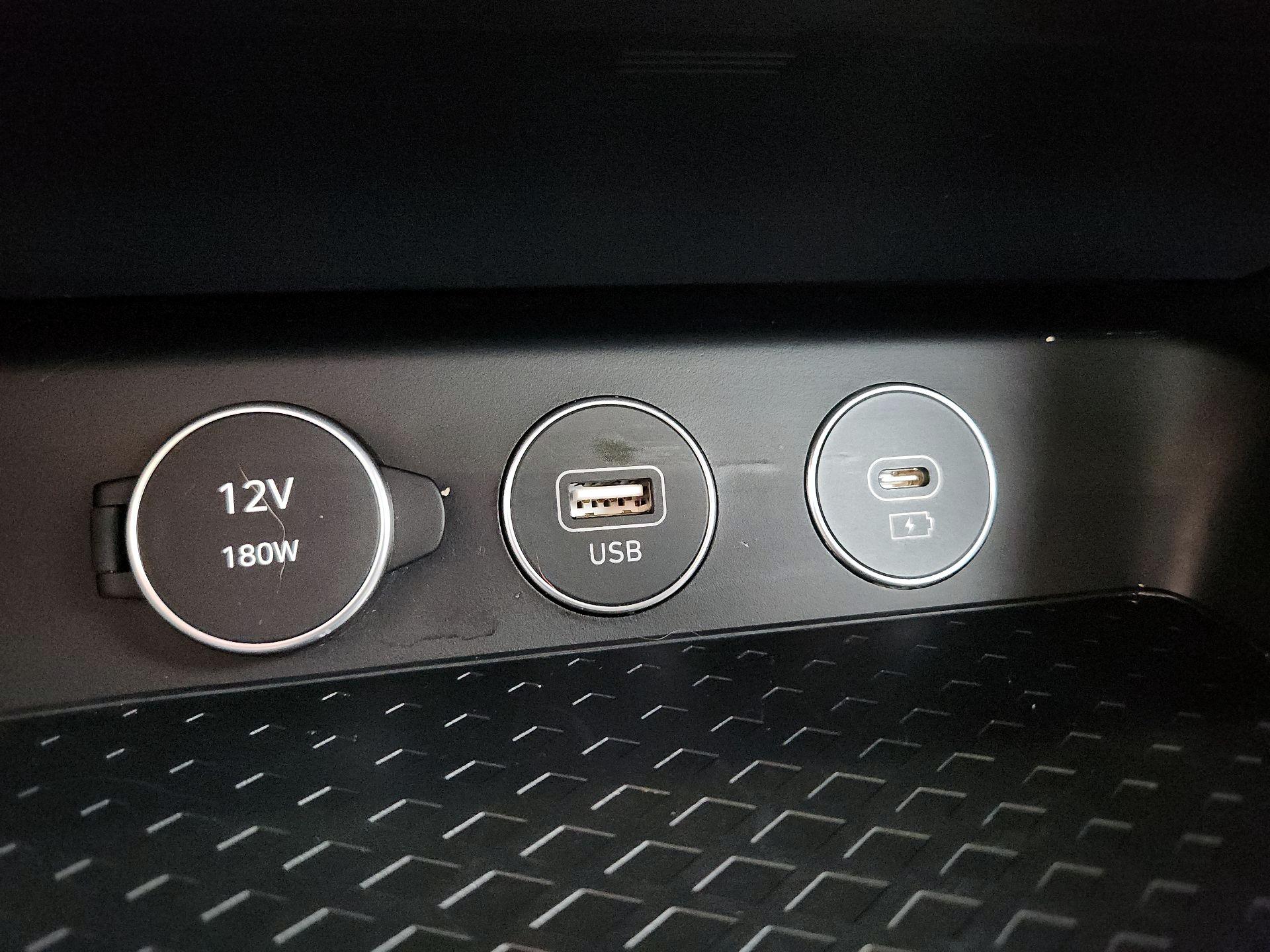 Thumbnail: 2025 Genesis G70 - 19