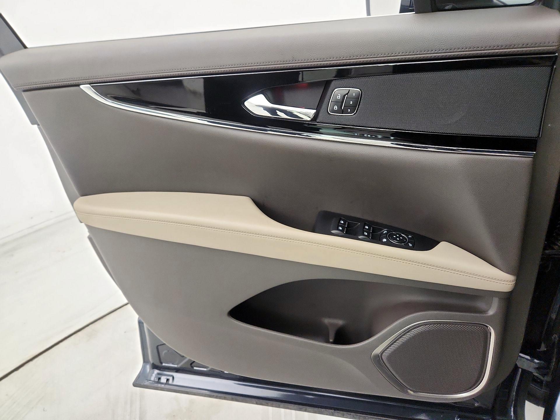 Thumbnail: 2023 Lincoln Nautilus - 12