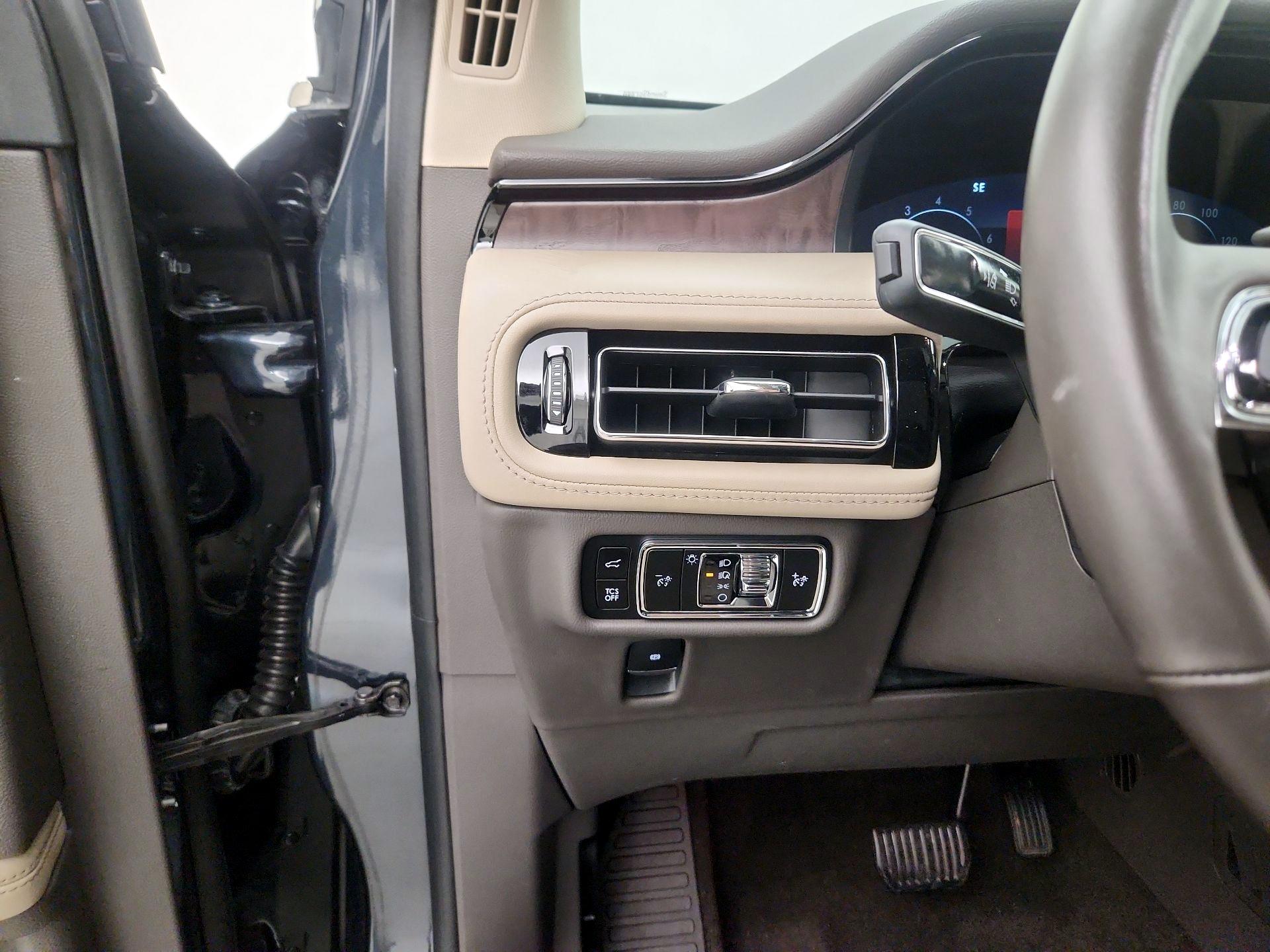 Thumbnail: 2023 Lincoln Nautilus - 13