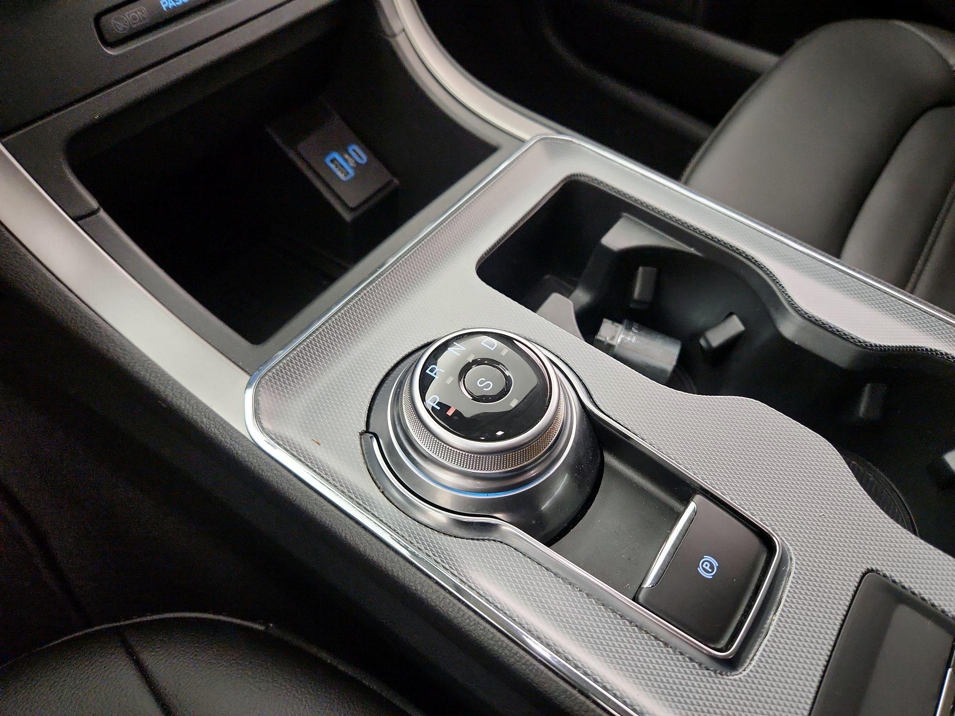 Thumbnail: 2021 Ford Edge - 17