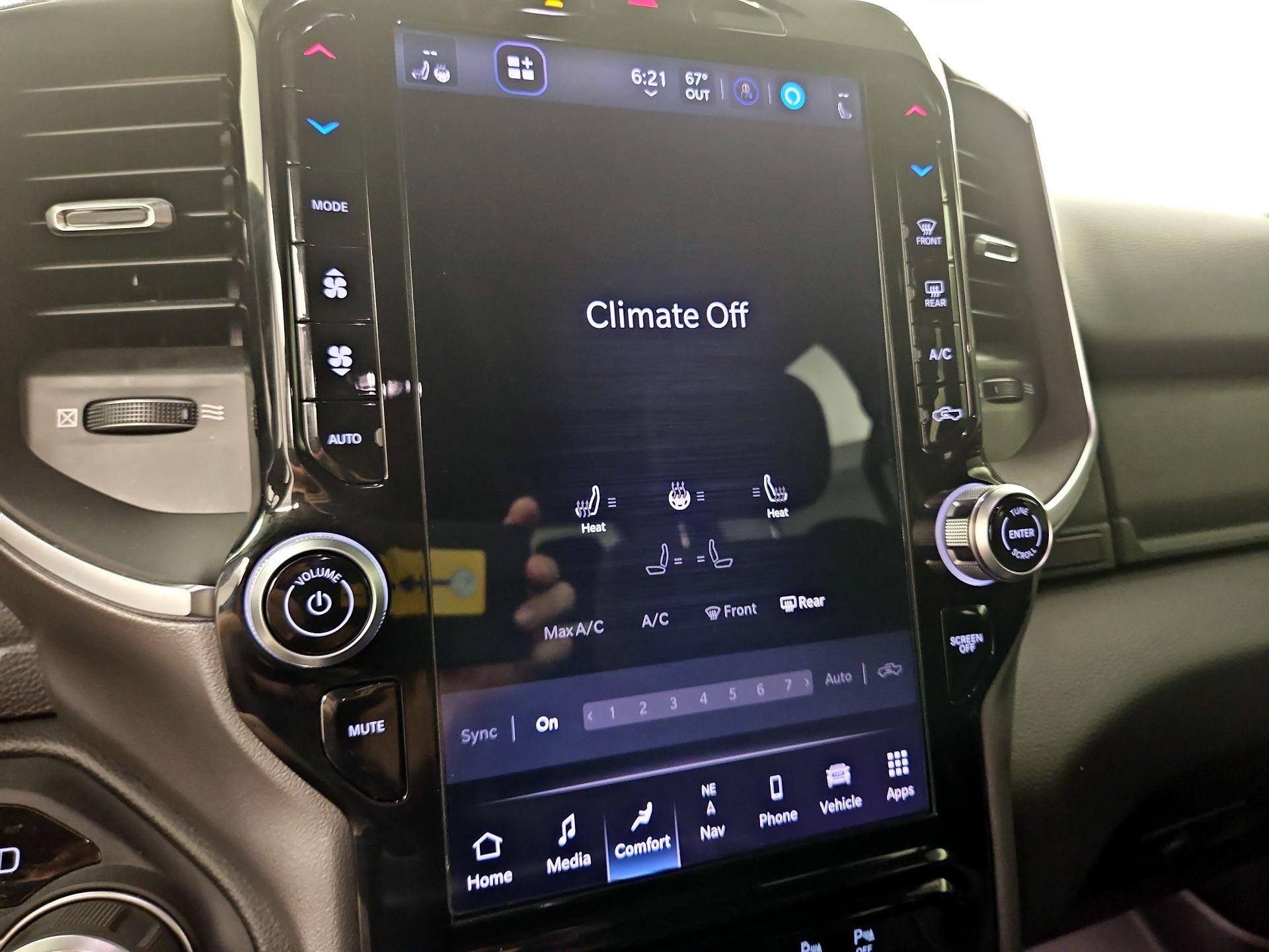 Thumbnail: 2025 RAM 1500 - 17