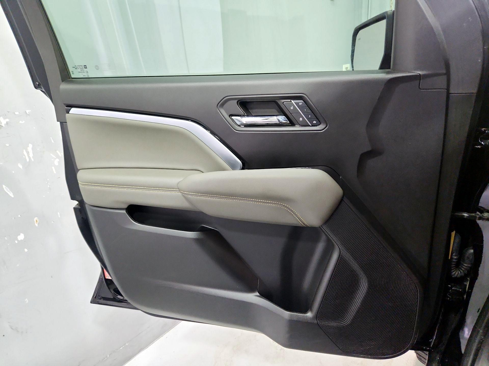 Thumbnail: 2024 Chevrolet Colorado - 12