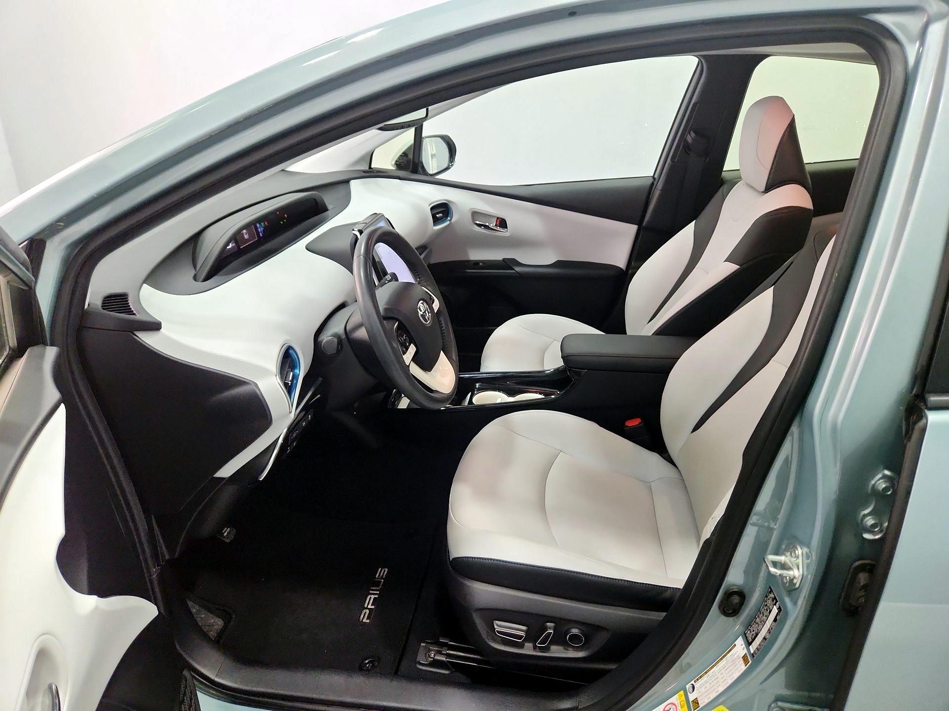 Thumbnail: 2018 Toyota Prius - 11