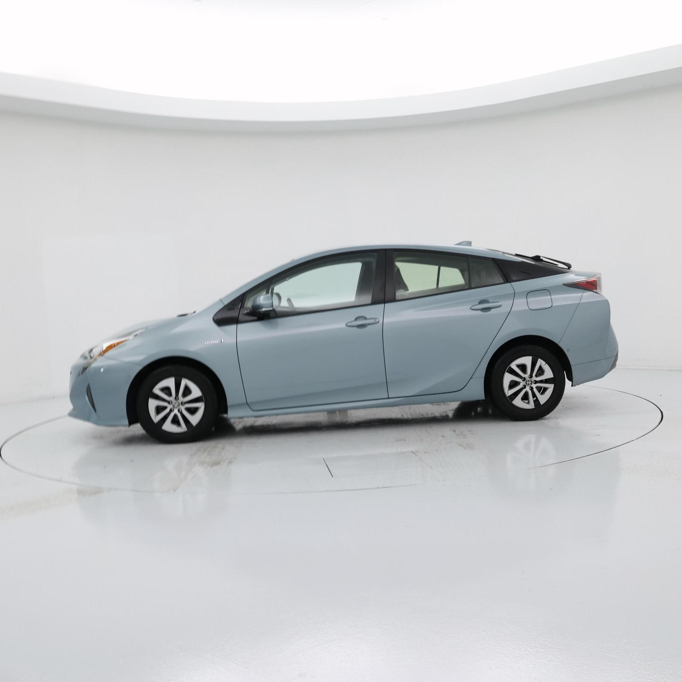 Thumbnail: 2018 Toyota Prius - 3