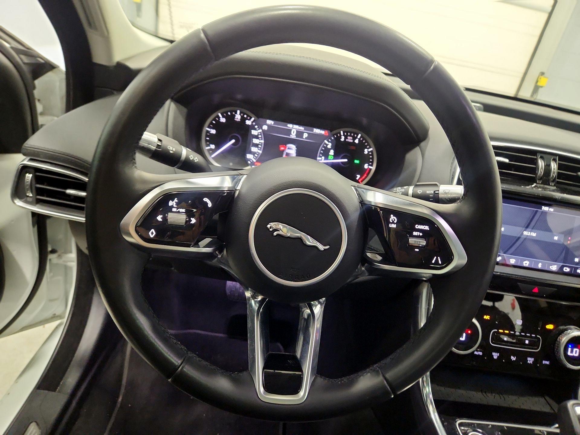 Thumbnail: 2020 Jaguar XE - 10