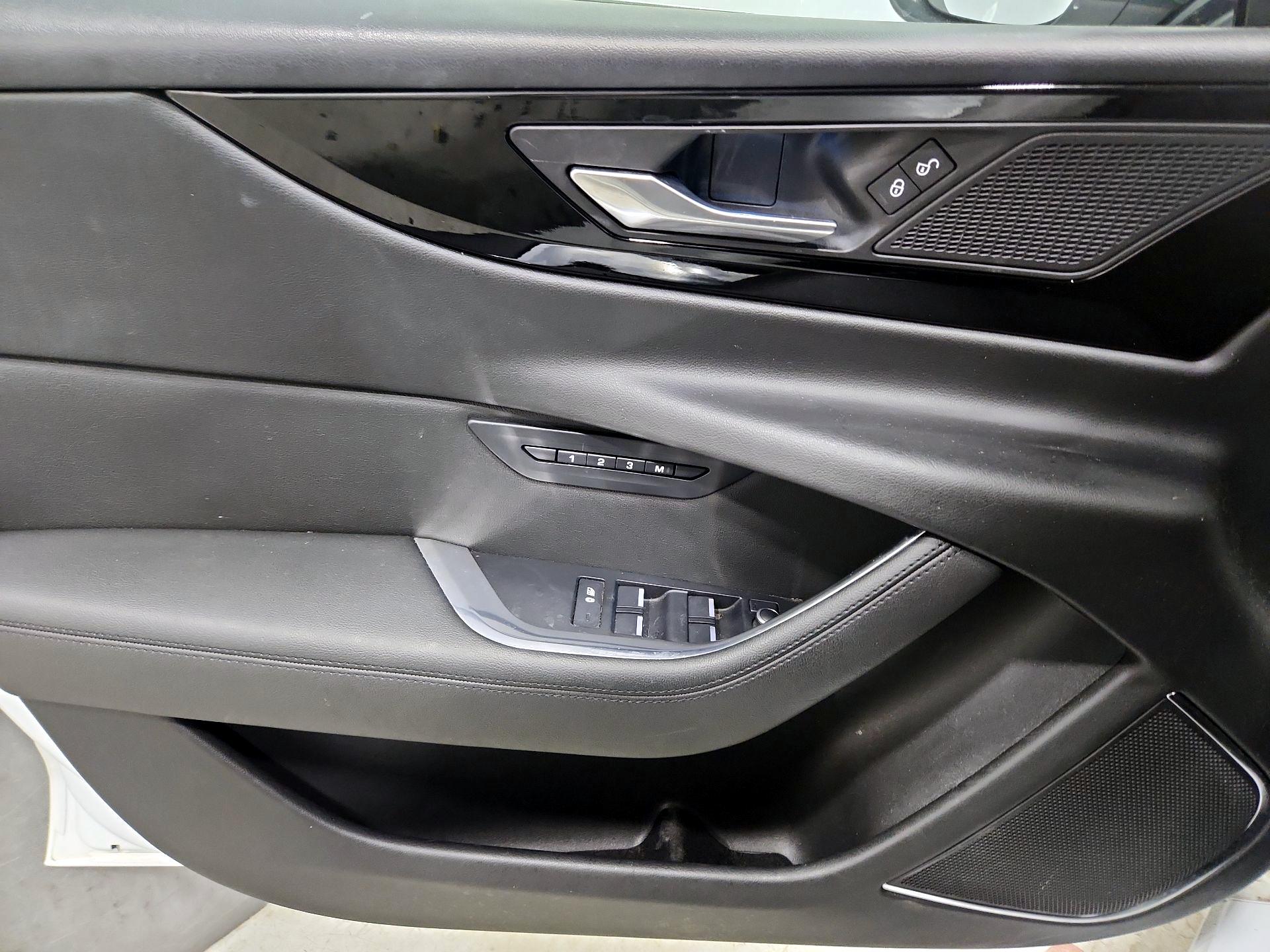 Thumbnail: 2020 Jaguar XE - 12