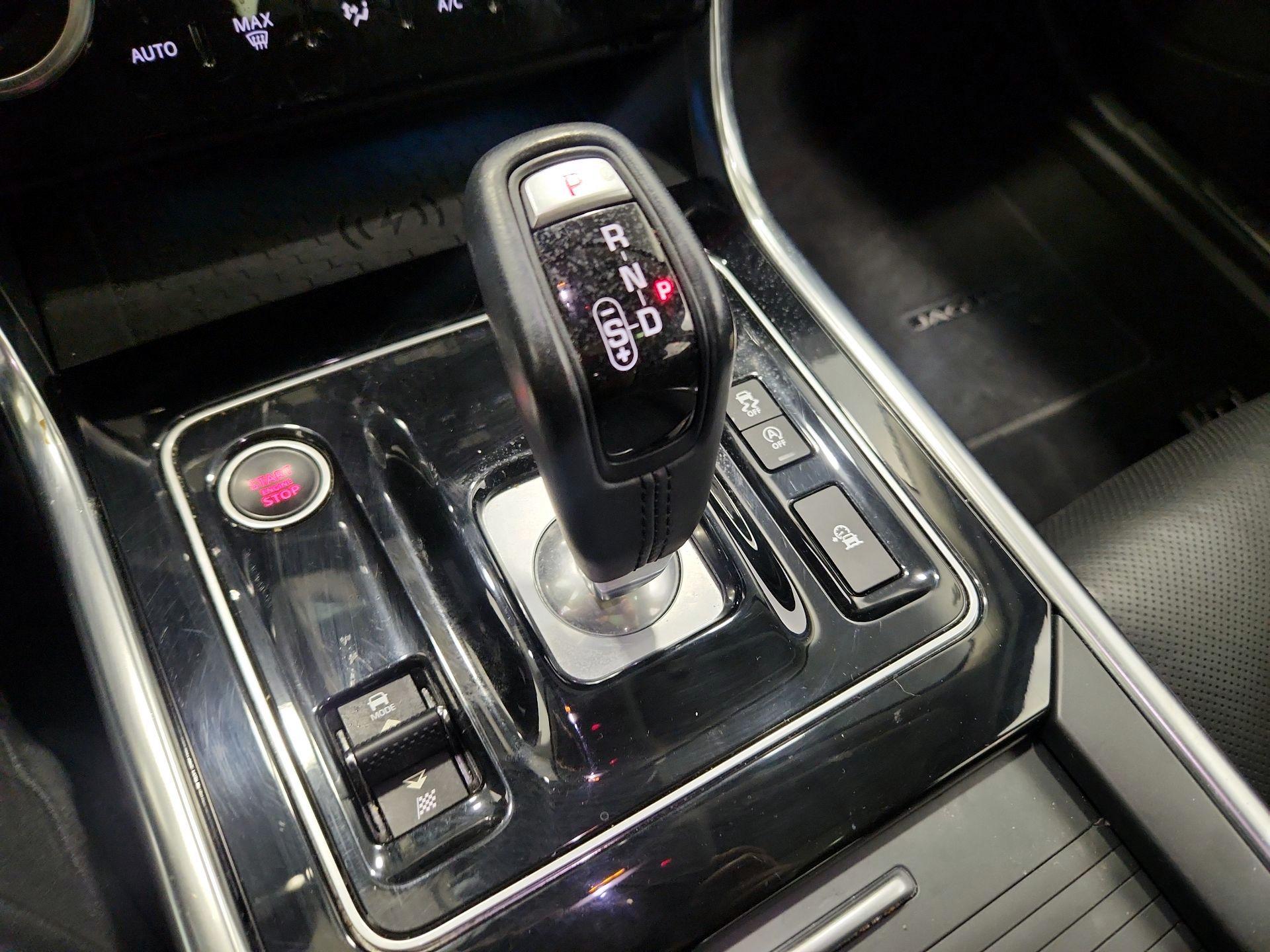 Thumbnail: 2020 Jaguar XE - 17