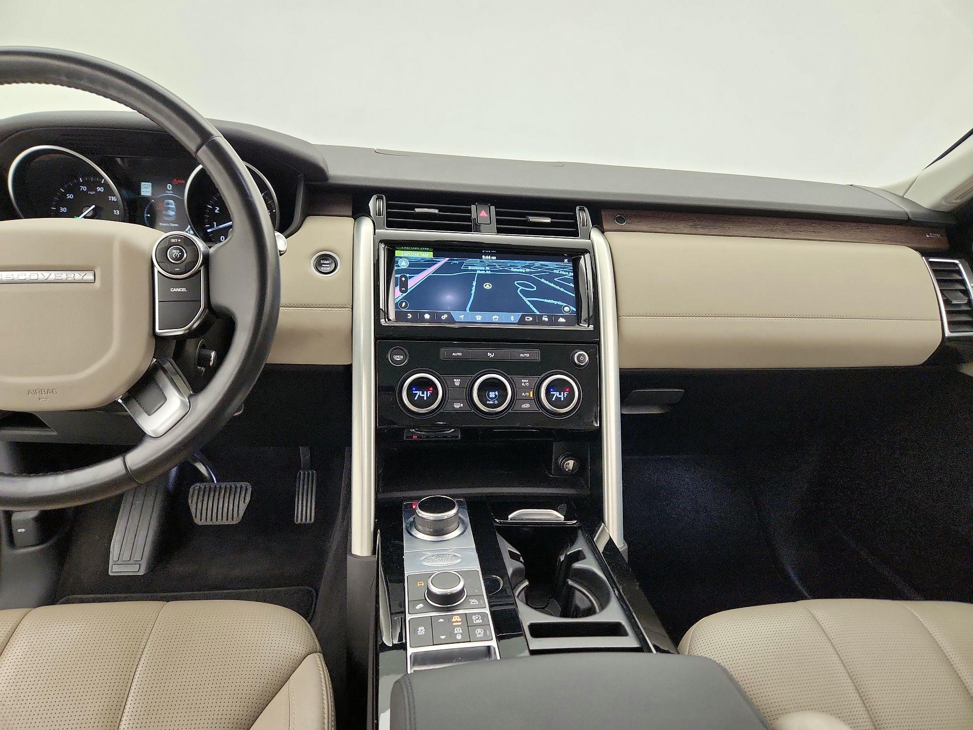 Thumbnail: 2017 Land Rover Discovery - 9