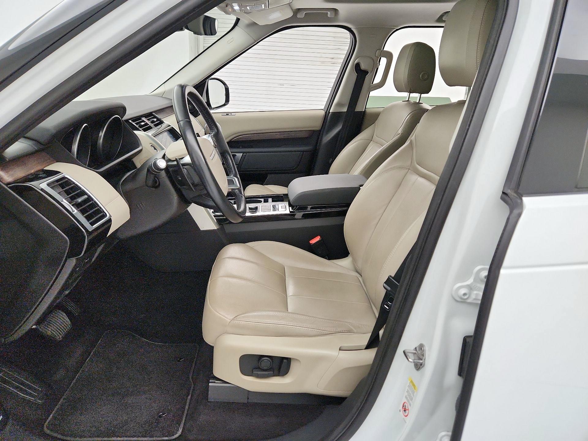 Thumbnail: 2017 Land Rover Discovery - 11