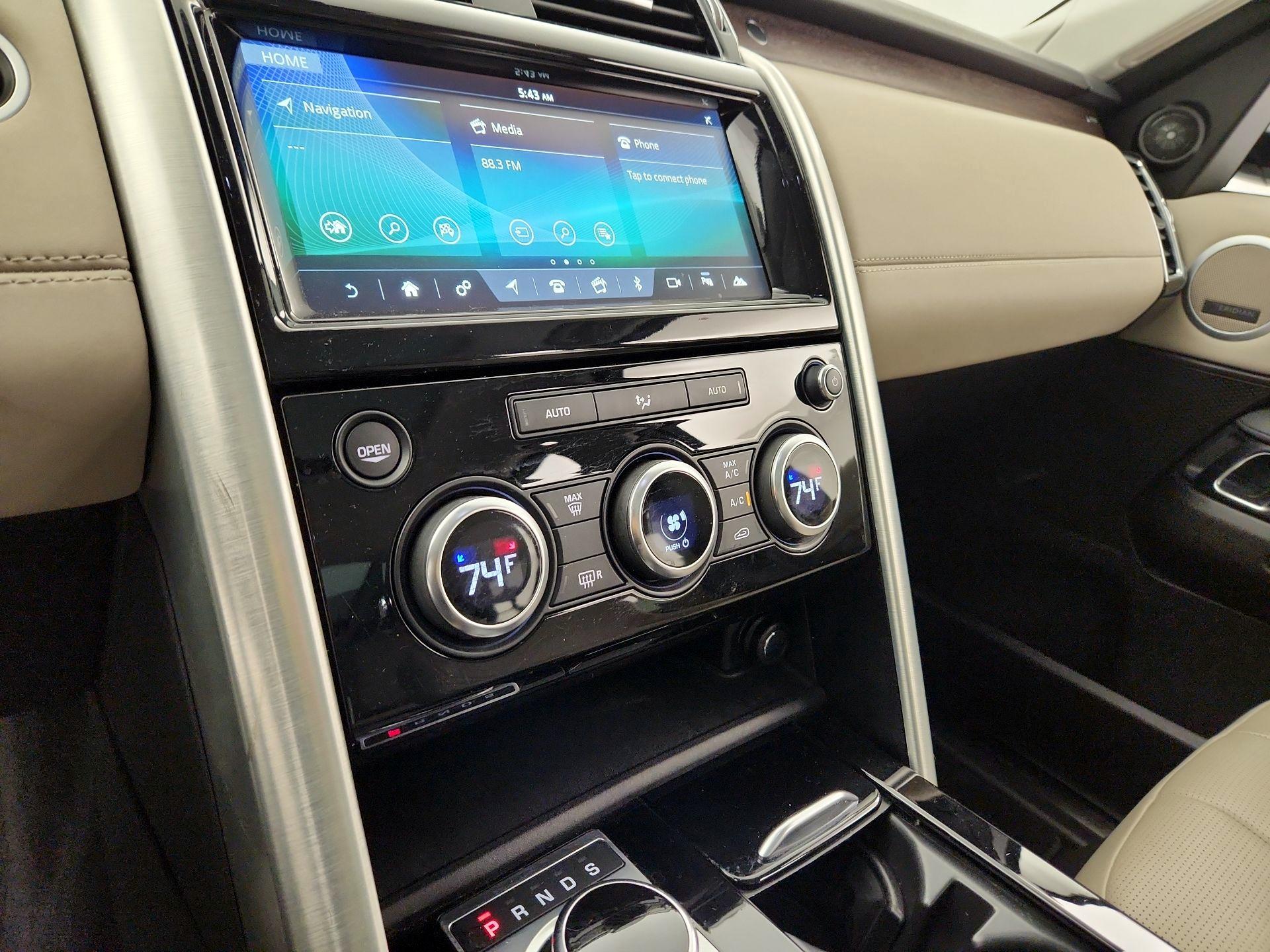 Thumbnail: 2017 Land Rover Discovery - 17