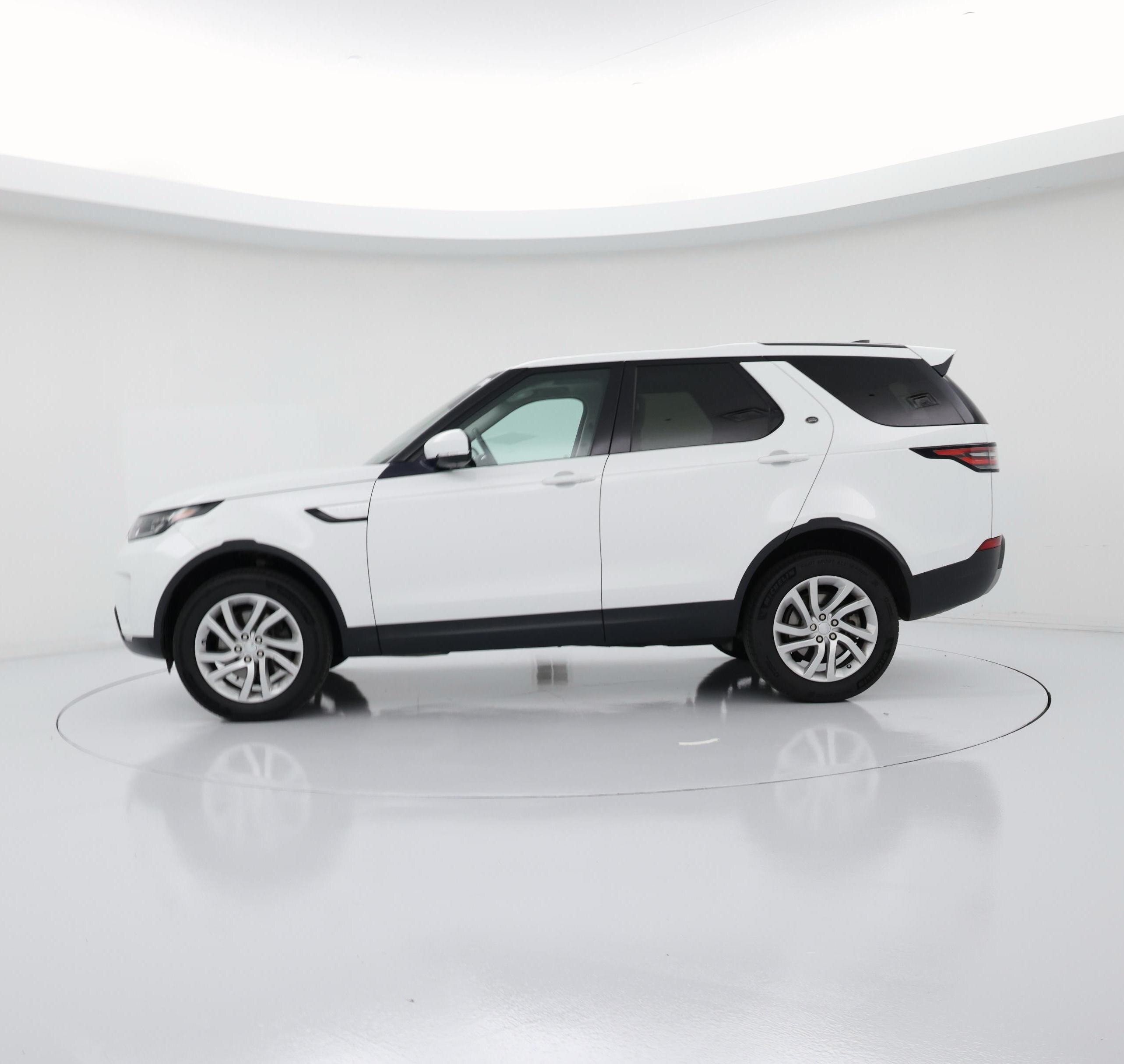 Thumbnail: 2017 Land Rover Discovery - 3