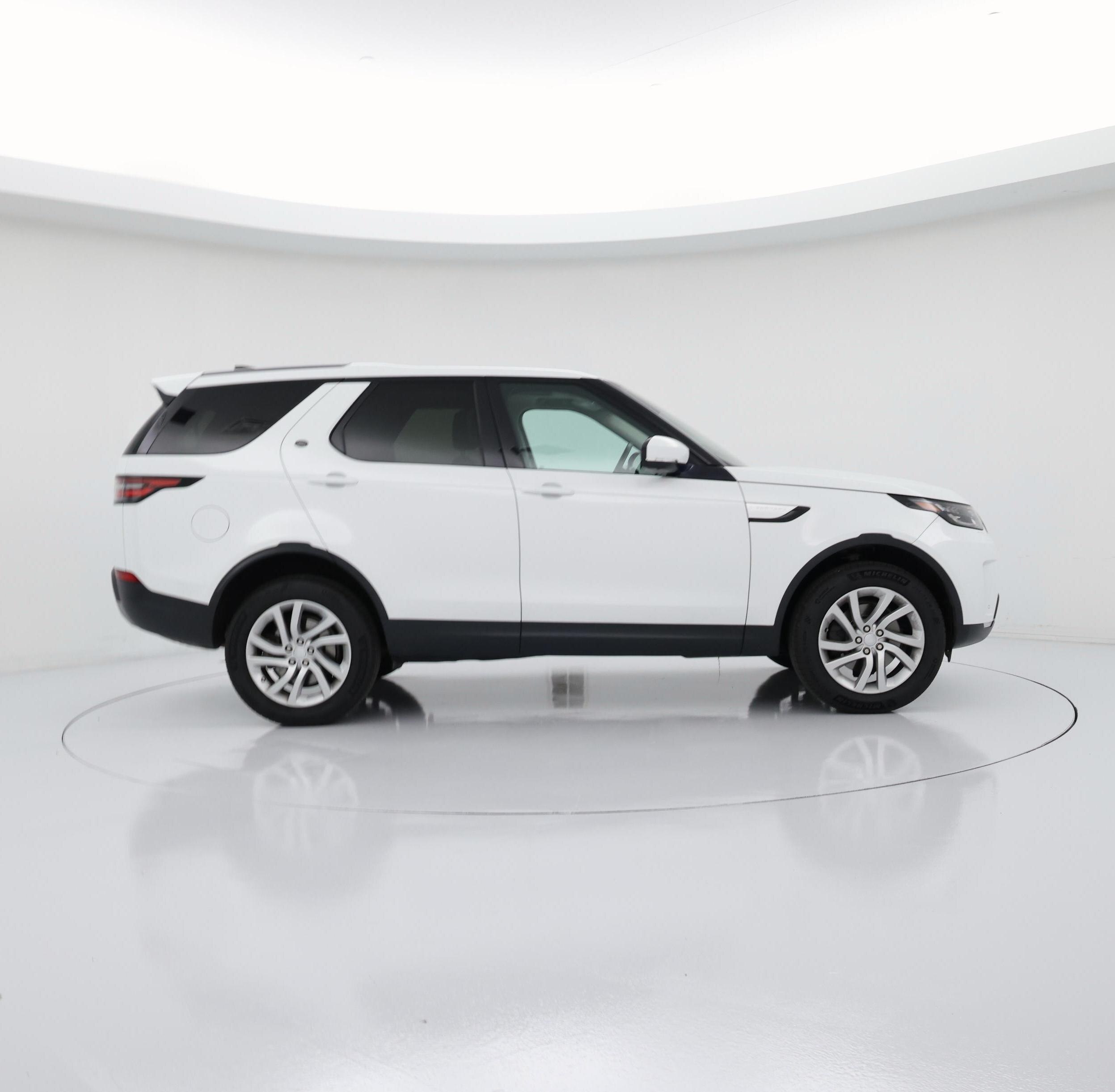 Thumbnail: 2017 Land Rover Discovery - 7