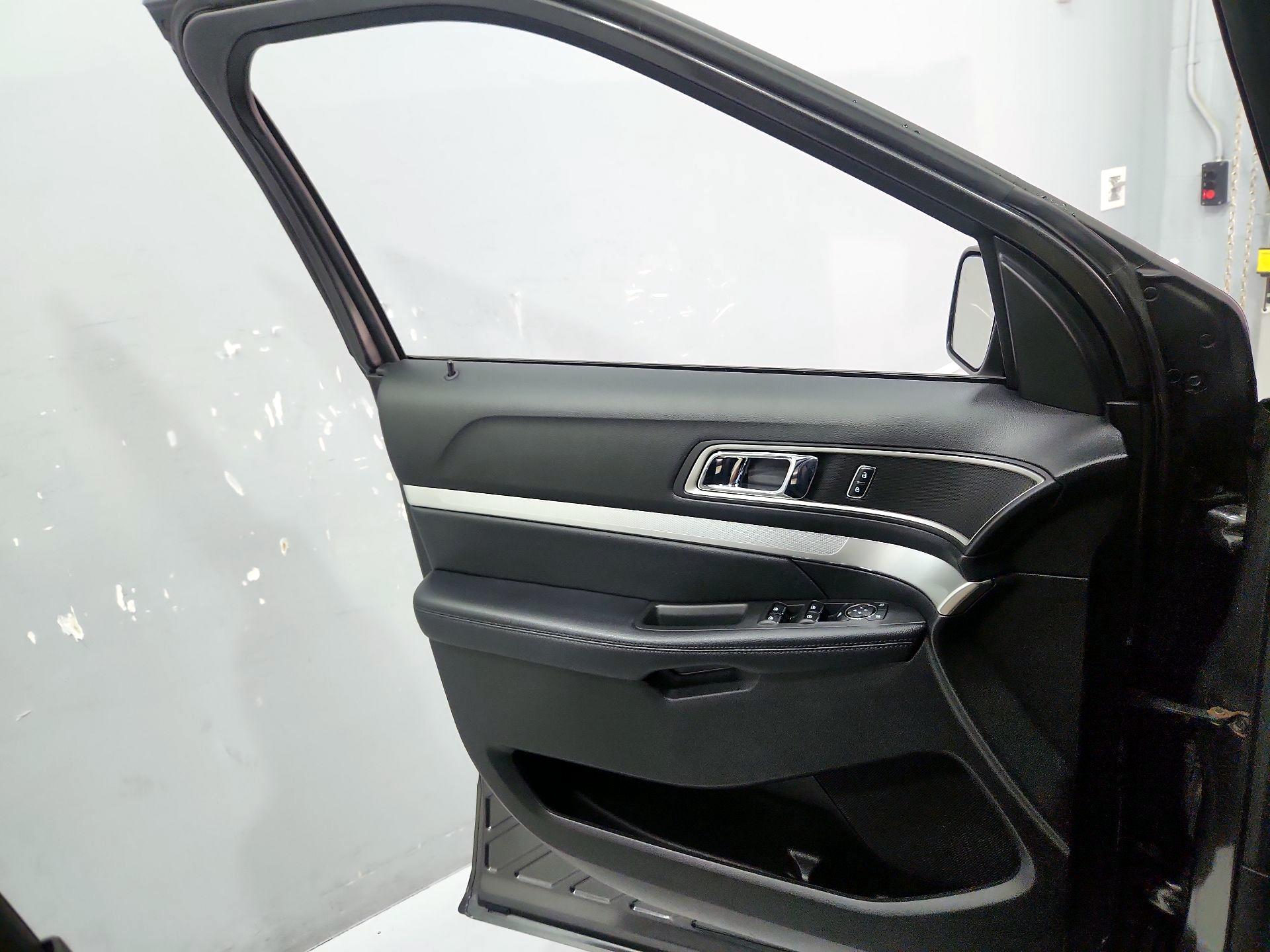 Thumbnail: 2017 Ford Explorer - 12