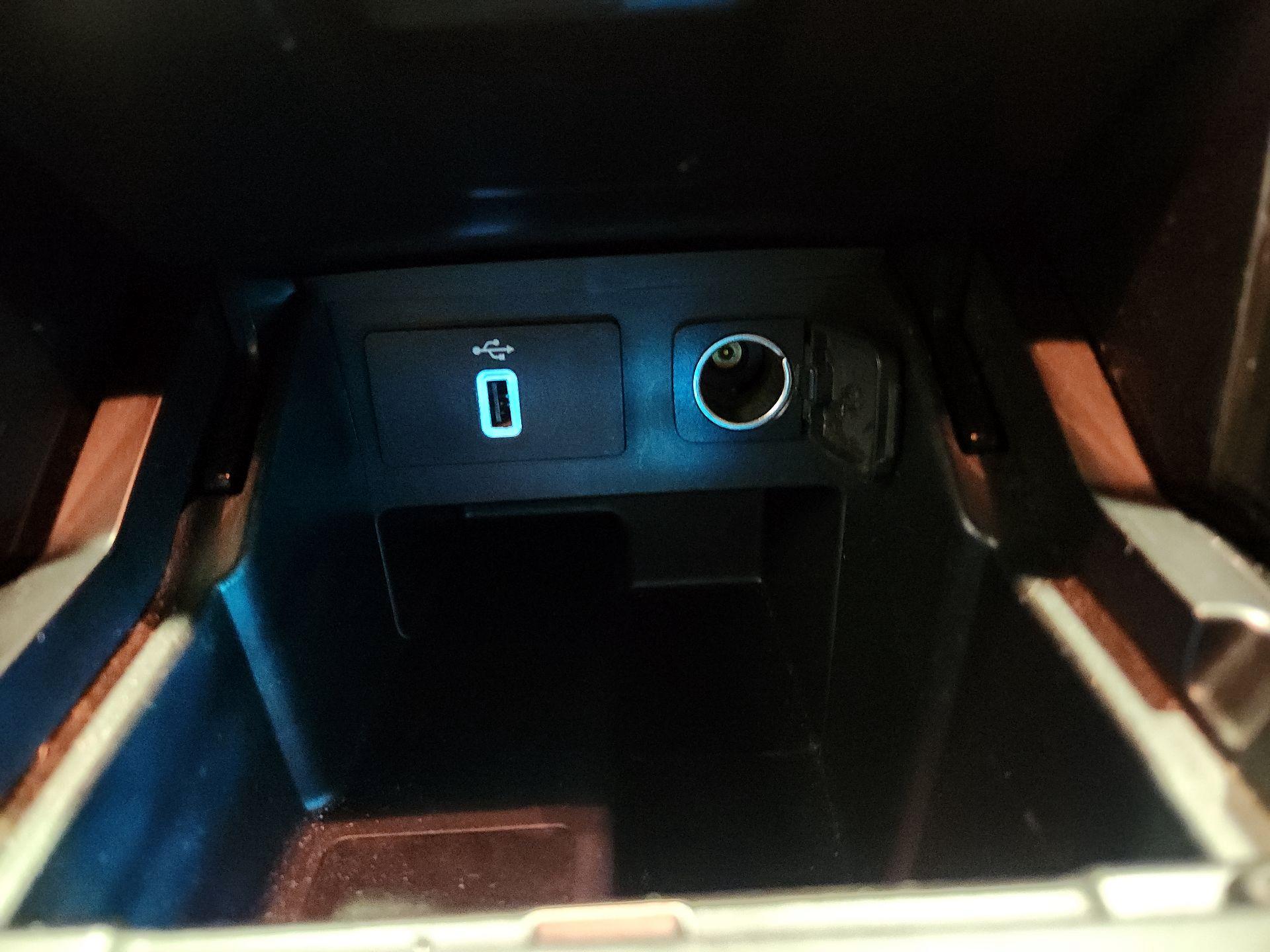 Thumbnail: 2017 Ford Explorer - 18