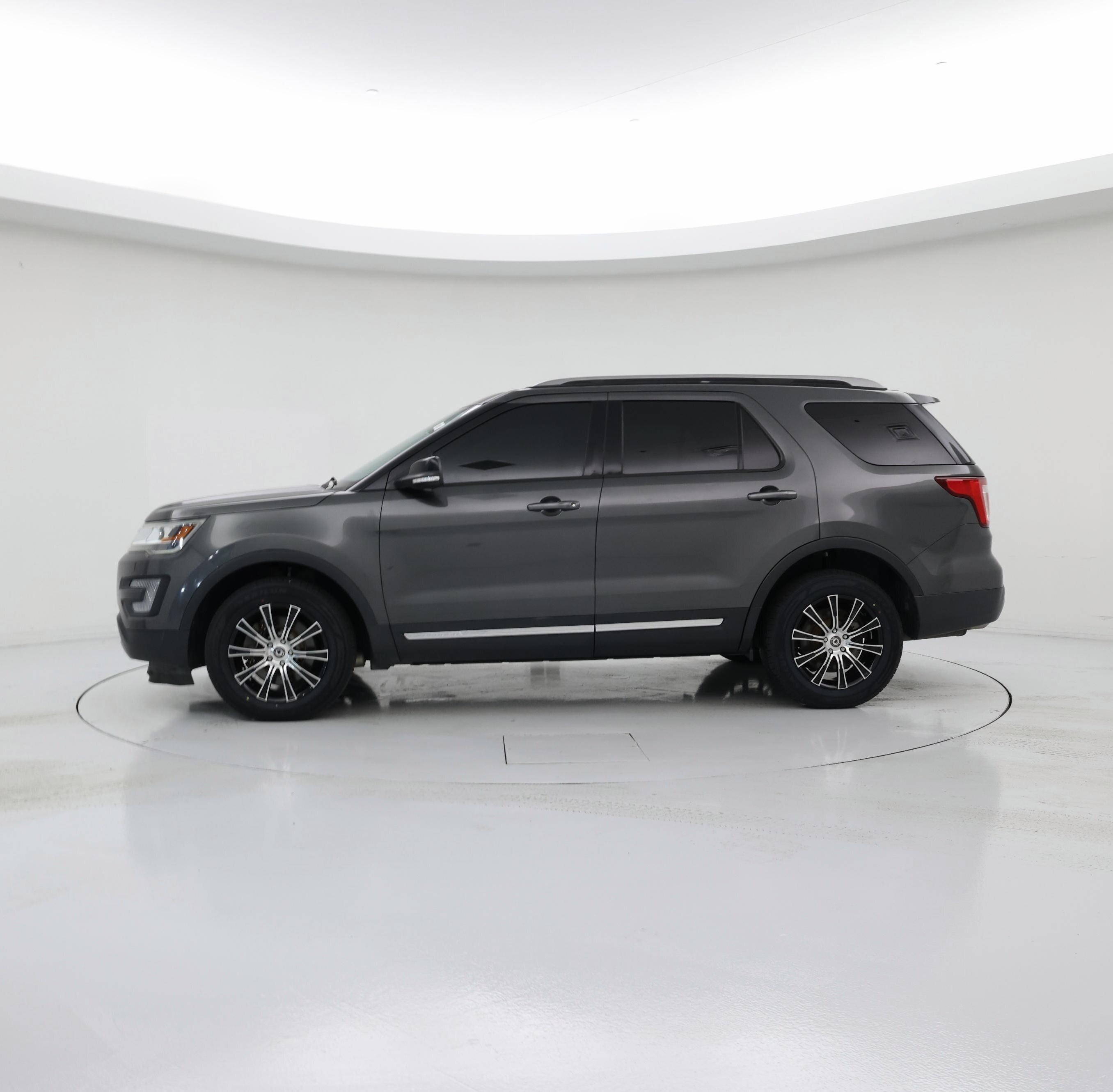 Thumbnail: 2017 Ford Explorer - 3