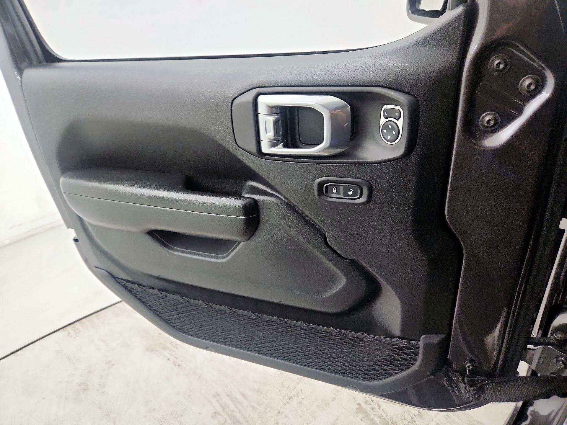 Thumbnail: 2022 Jeep Wrangler - 12