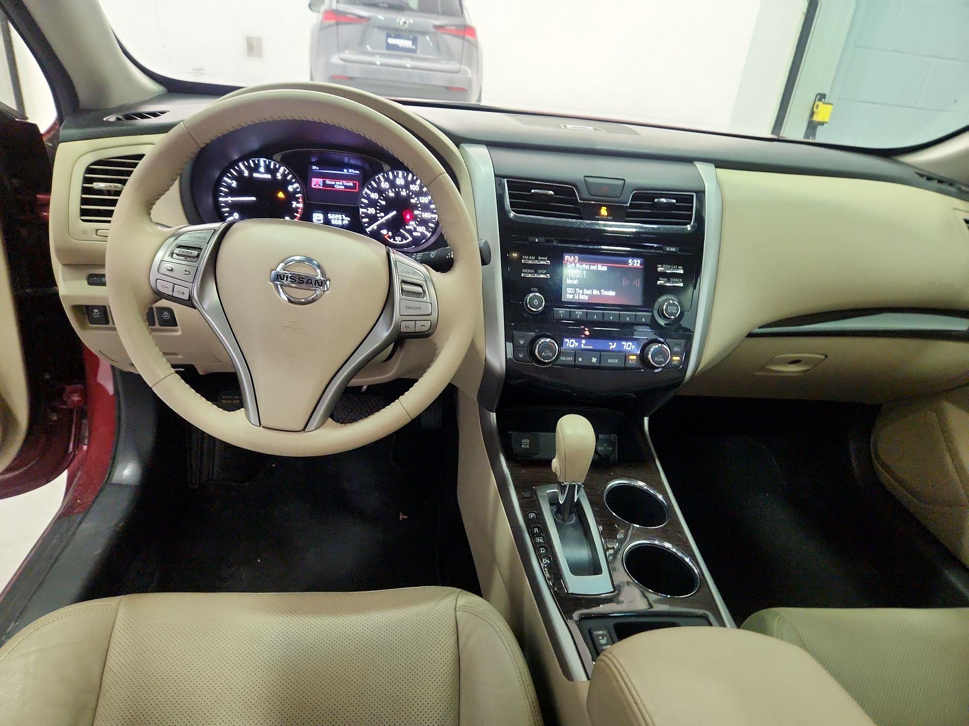 Thumbnail: 2015 Nissan Altima - 9