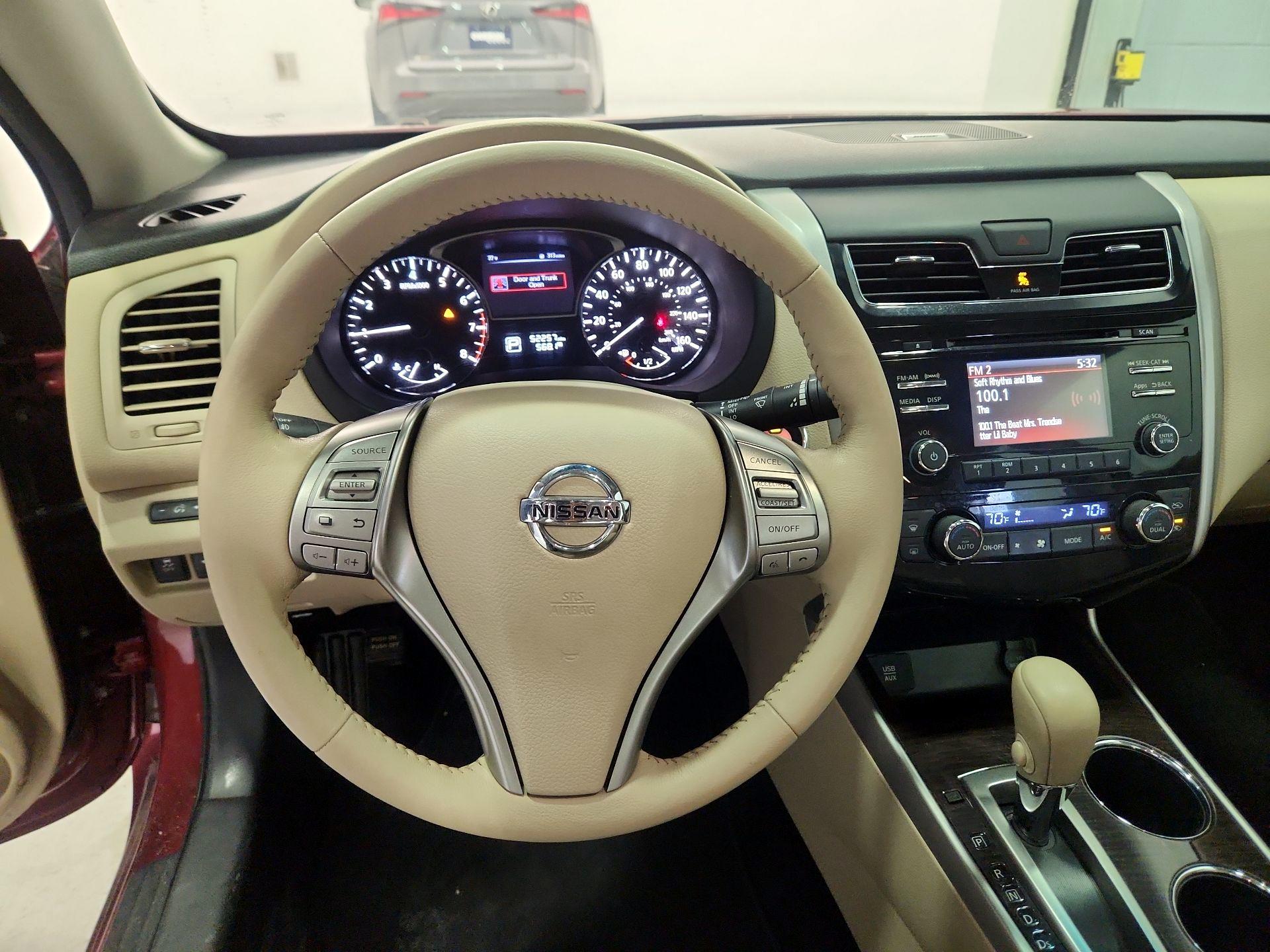 Thumbnail: 2015 Nissan Altima - 10