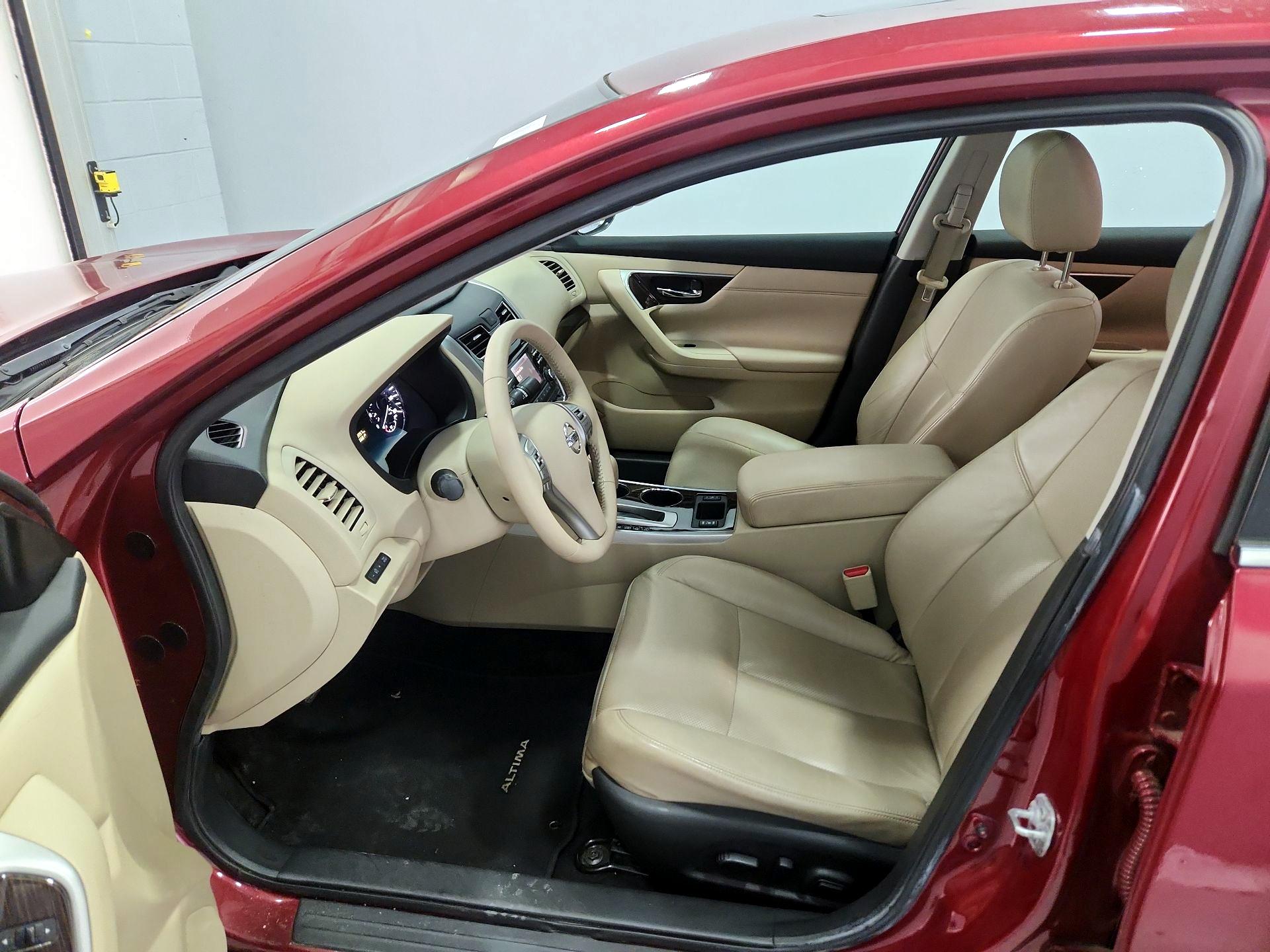 Thumbnail: 2015 Nissan Altima - 11