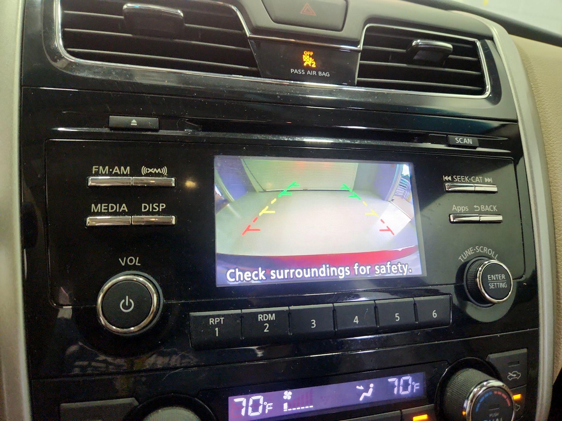 Thumbnail: 2015 Nissan Altima - 14