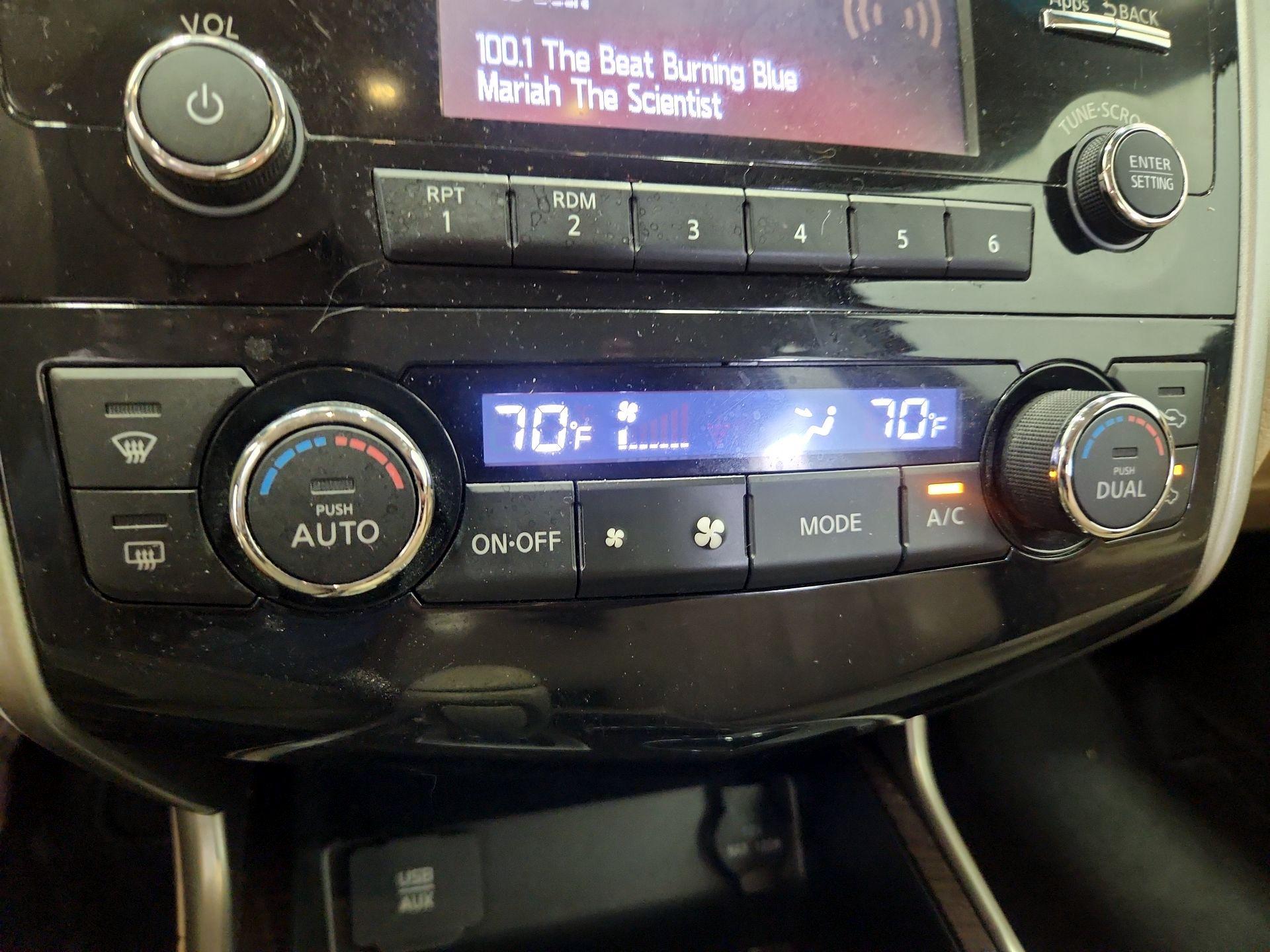 Thumbnail: 2015 Nissan Altima - 16