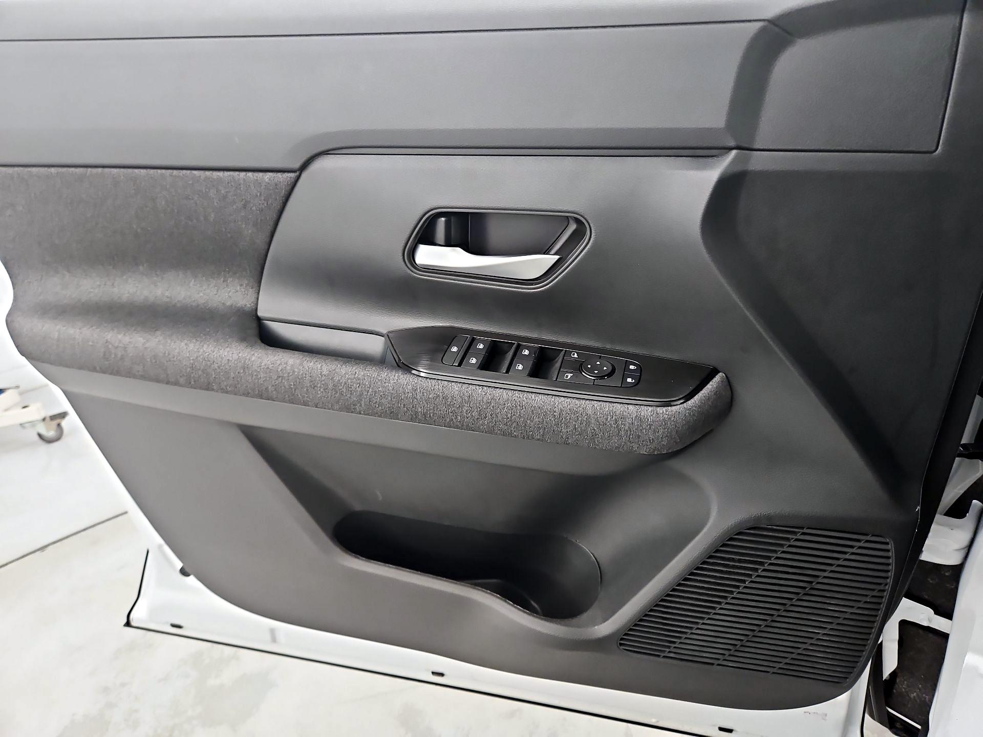 Thumbnail: 2026 Nissan Kicks - 12